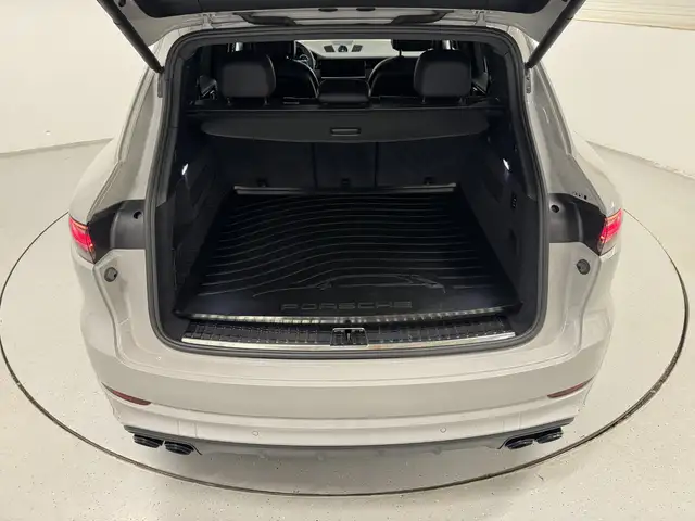 Porsche Cayenne view 15