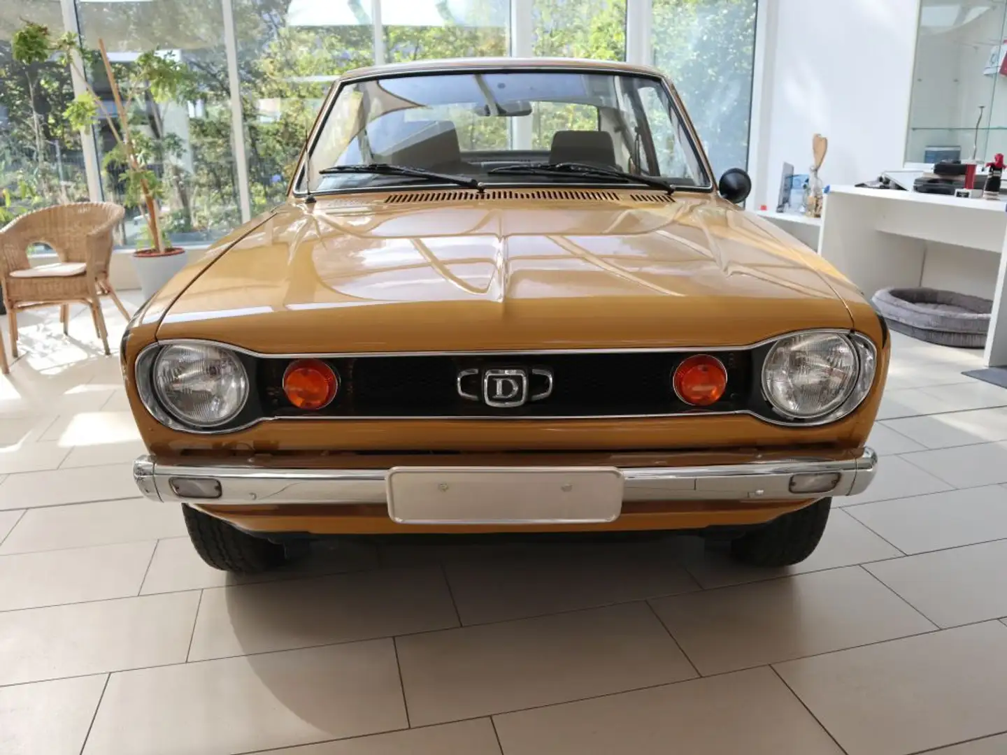 Nissan Datsun 100 A / Cherry Beige - 1