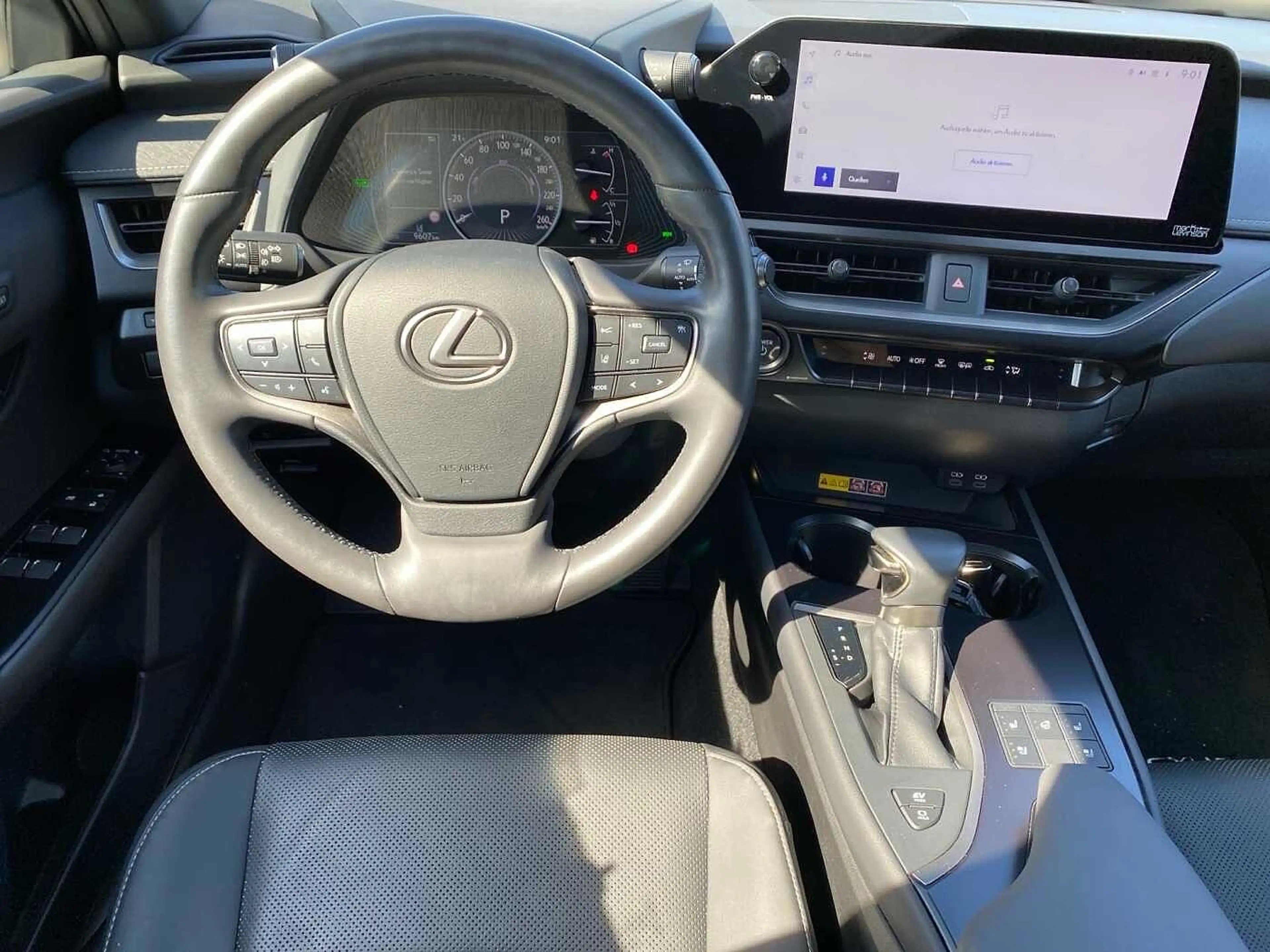 Lexus UX 250h Luxury Line KAMERA SHZ — photo 9