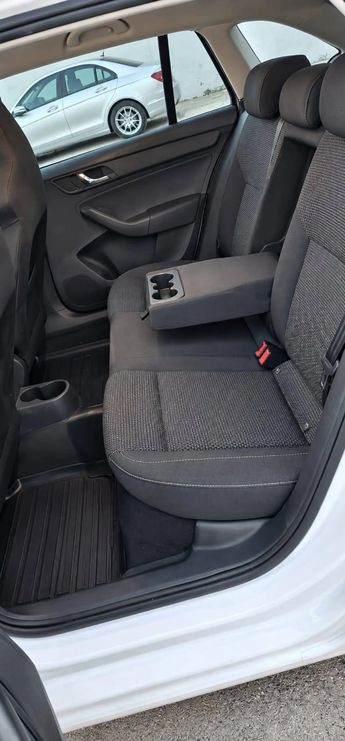 Skoda Rapid/Spaceback Elegance — photo 11