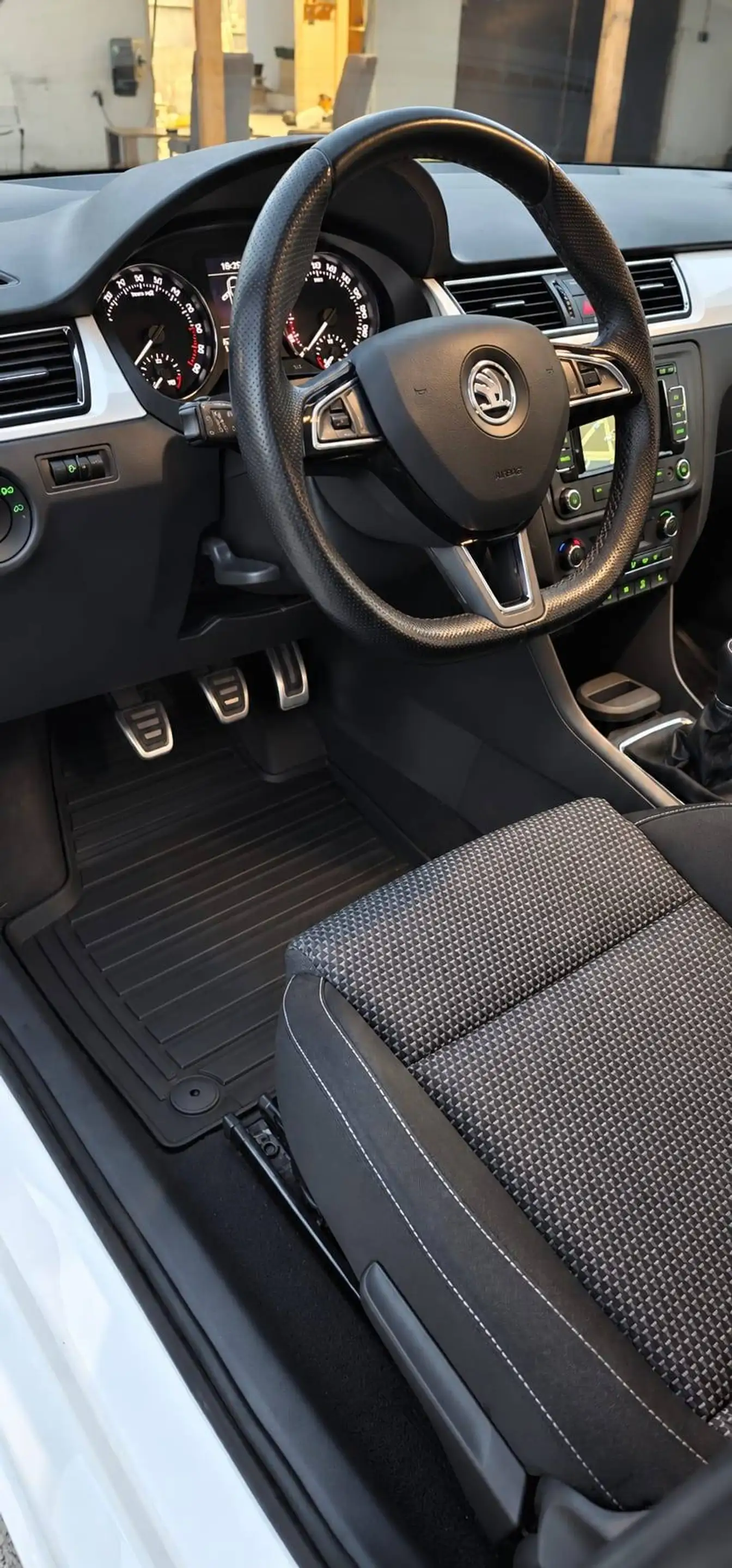 Skoda Rapid/Spaceback Elegance — photo 10