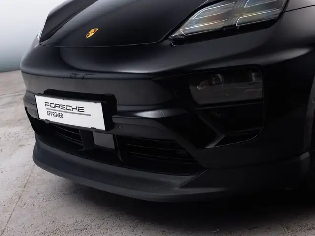 Porsche Macan view 12