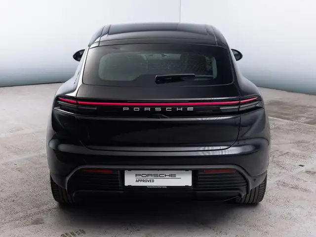 Porsche Macan view 14