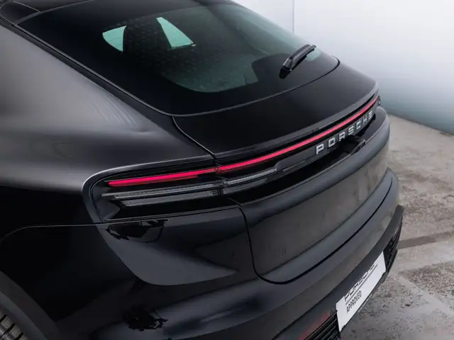 Porsche Macan view 7