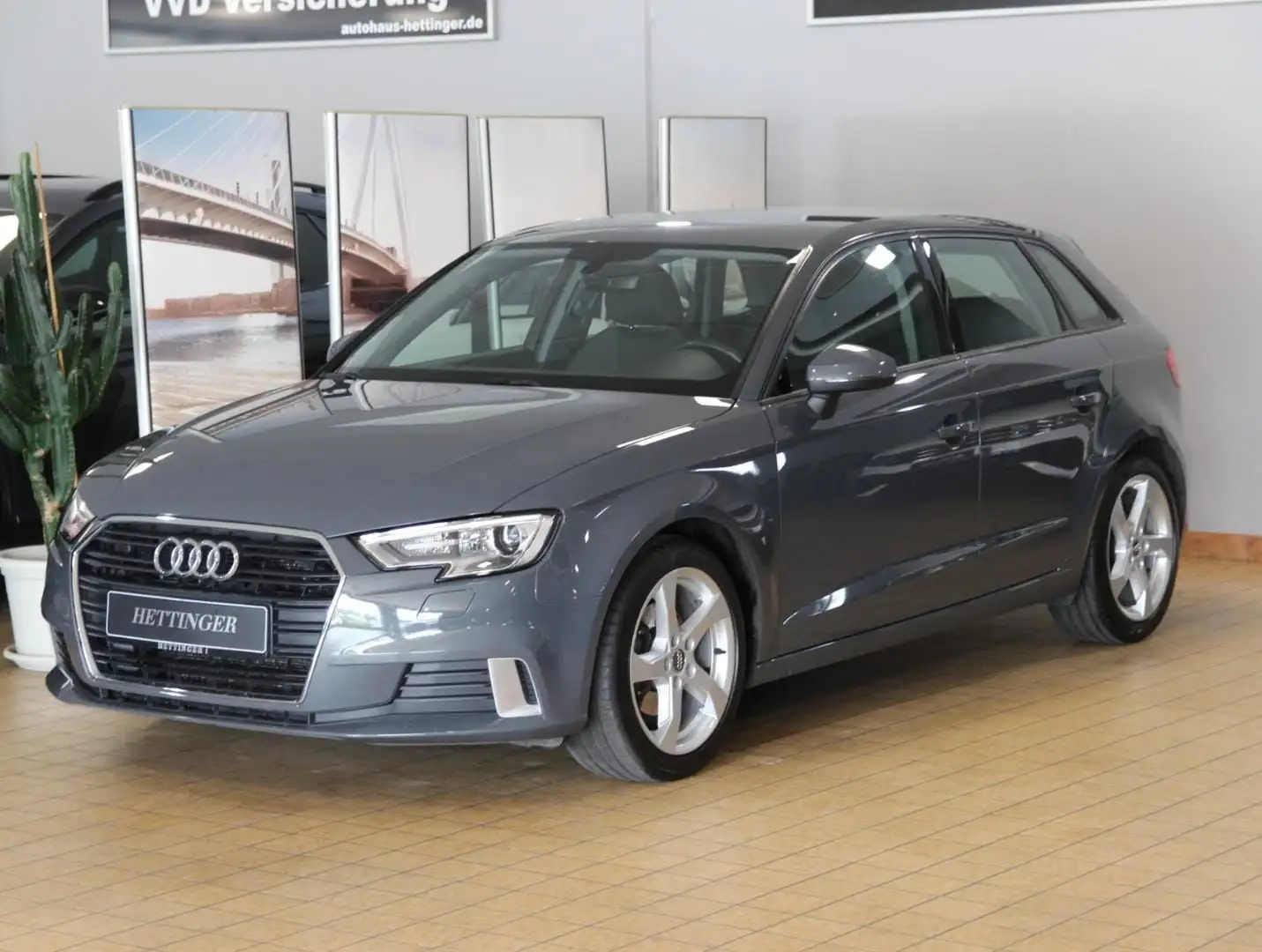 Audi A3 Sportback Sport 1.5 TSI 6-Gang, Klima,AHK,MAL Grau - 1