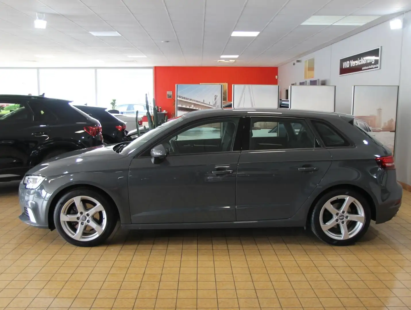 Audi A3 Sportback Sport 1.5 TSI 6-Gang, Klima,AHK,MAL Gris - 2