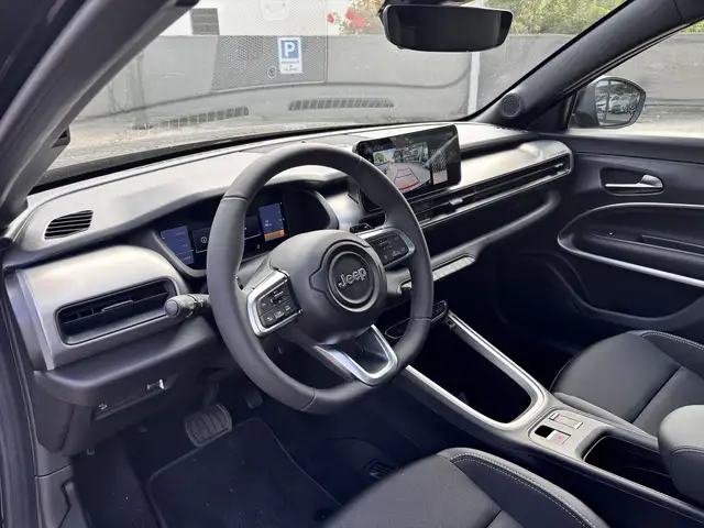 Jeep Avenger view 12