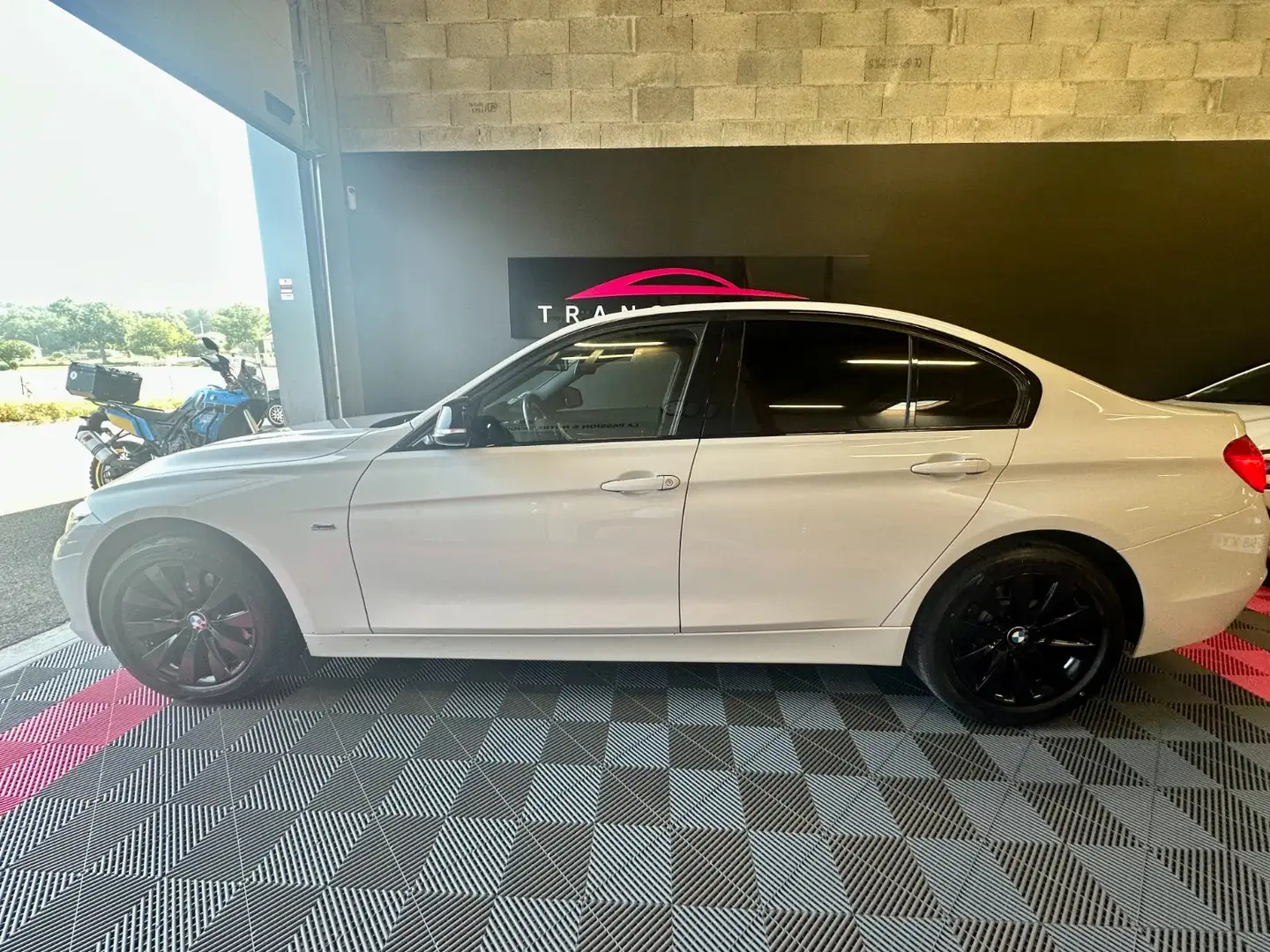 BMW 320 320d xDrive 190 ch BVA8 Sport Blanc - 2