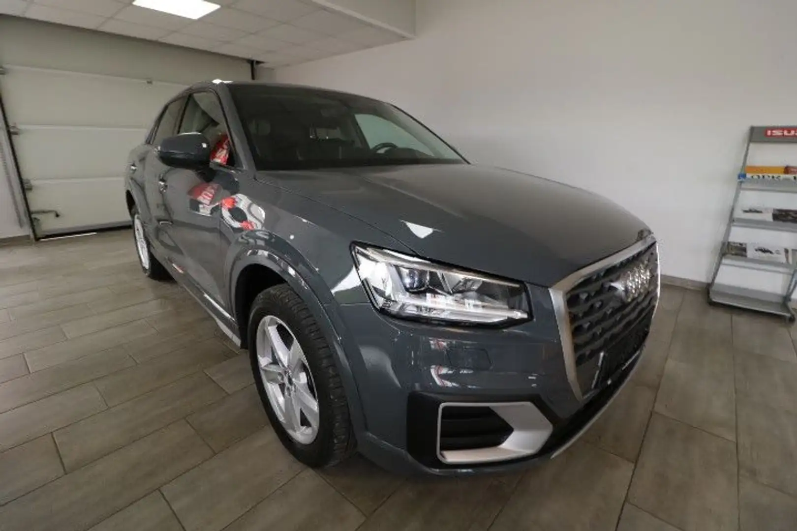 Audi Q2 35 1.5 TFSI S tronic sport Grau - 1