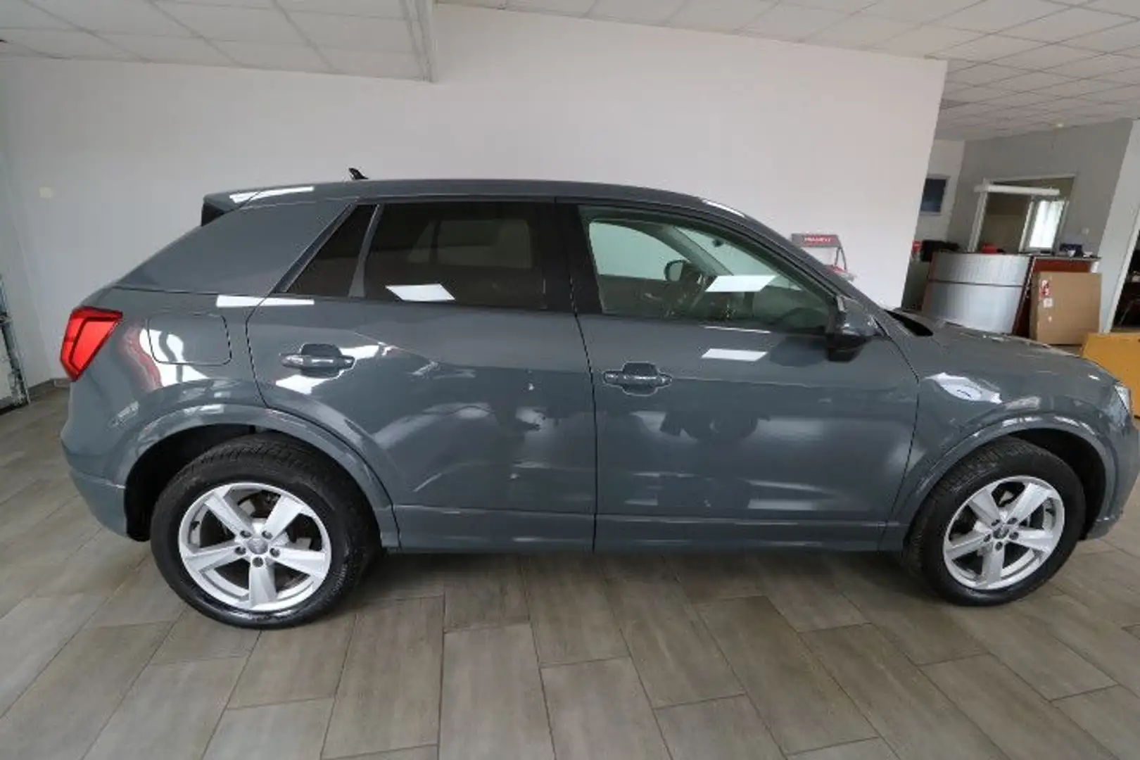 Audi Q2 35 1.5 TFSI S tronic sport Grau - 2