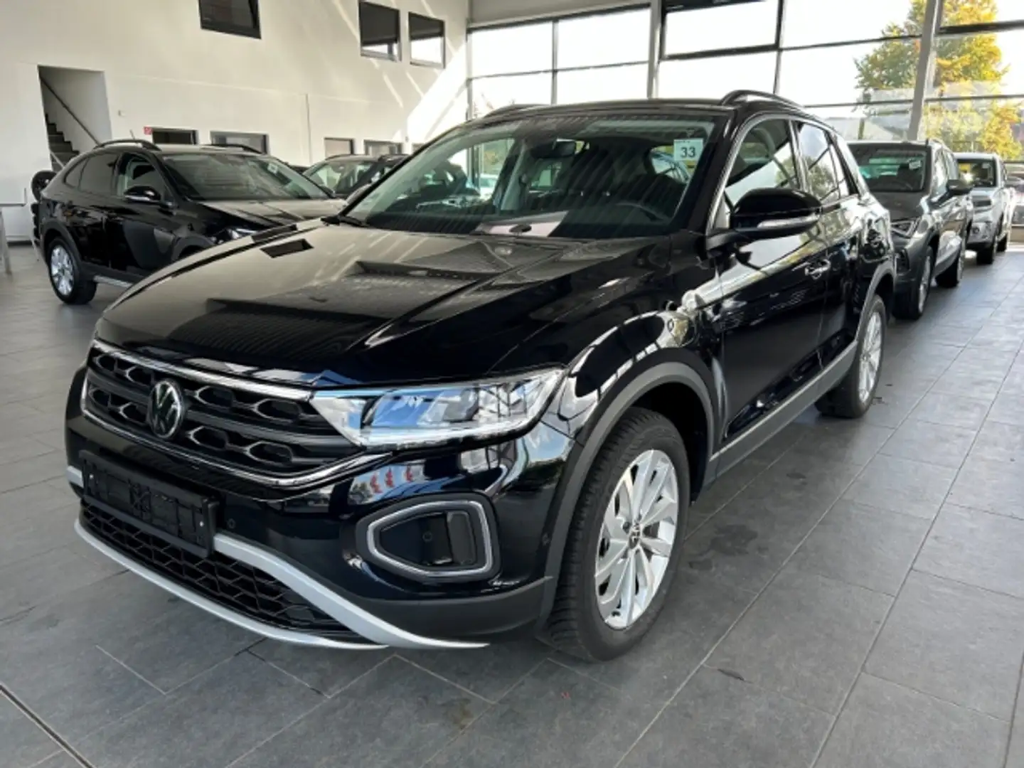 Volkswagen T-Roc Prime 1.5 TSI Navi AHK Keyless LED Kamera ACC Wint Schwarz - 1