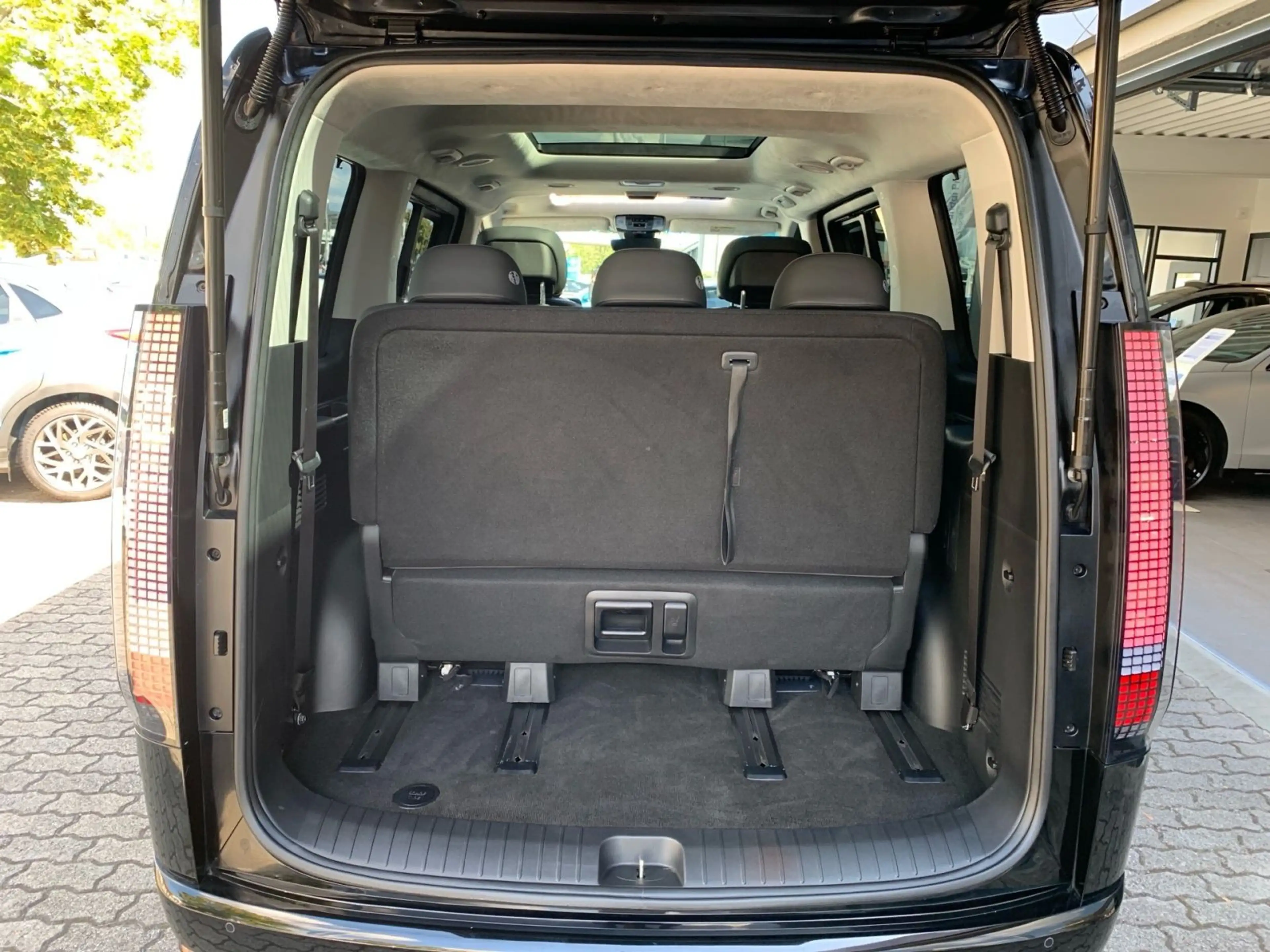 Hyundai STARIA STARIA 2.2 CRDi Signature 4WD Panorama — photo 12