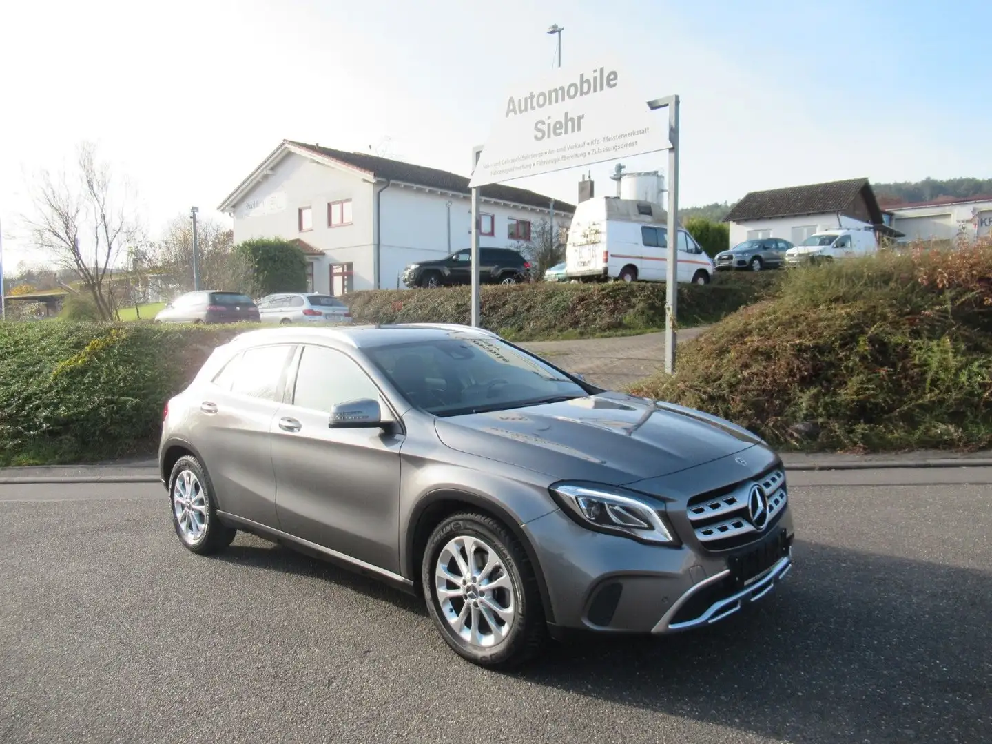 Mercedes-Benz GLA 180 Grau - 2