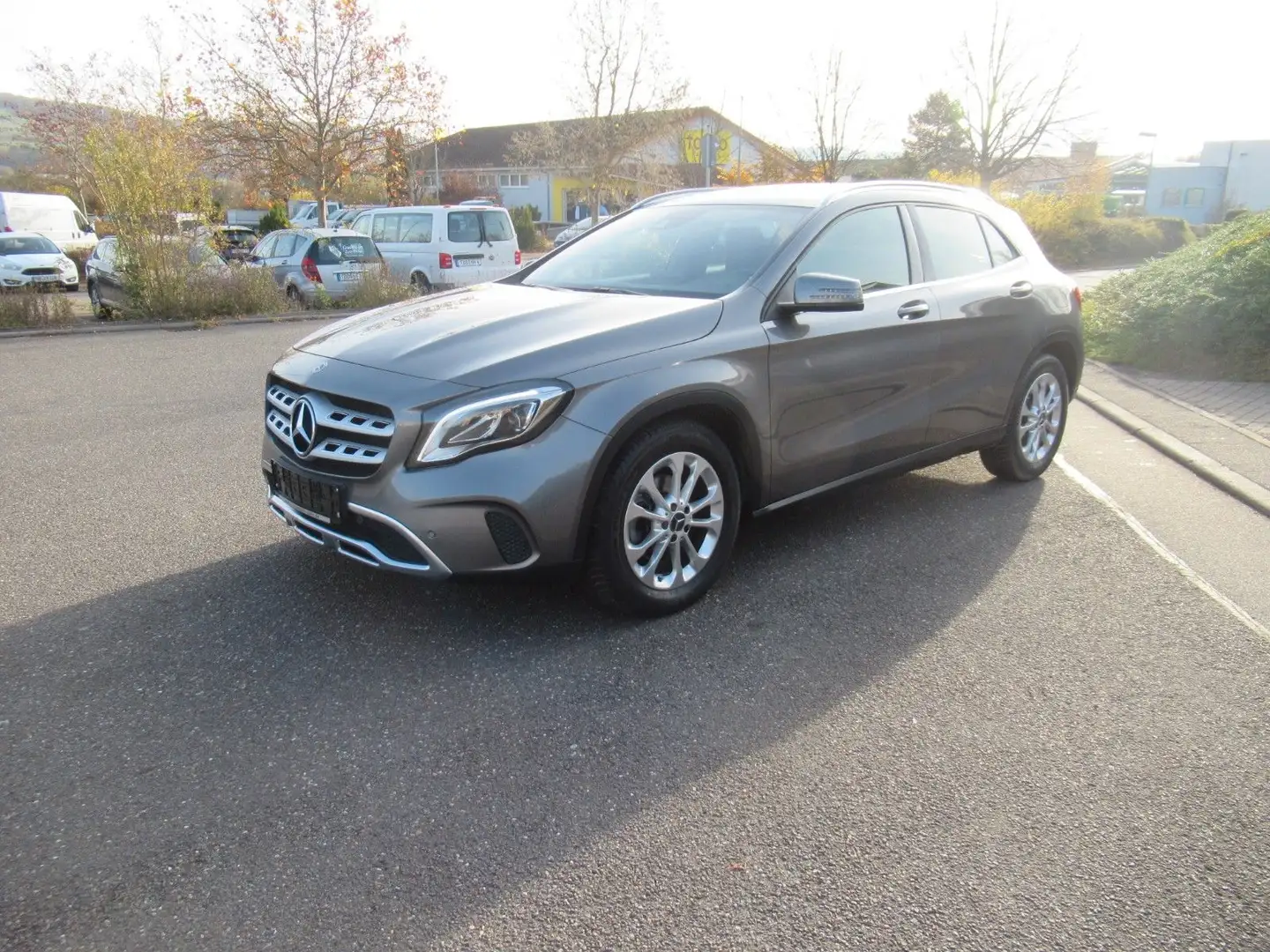 Mercedes-Benz GLA 180 Grau - 1