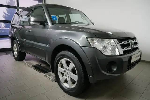 Mitsubishi Pajero 3.2 DI-D 4x4 Invite 7-Sitze AHK Winterräd