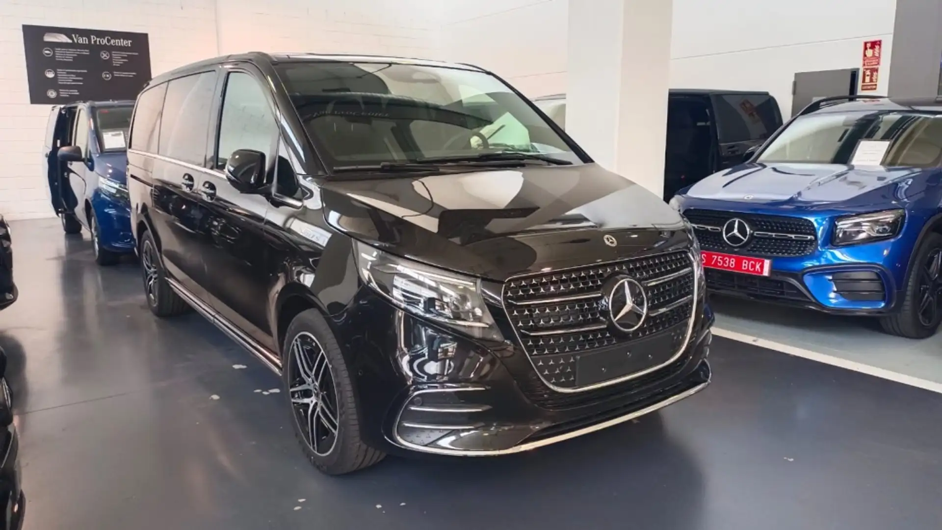Mercedes-Benz V 300d Largo Avantgarde Schwarz - 1
