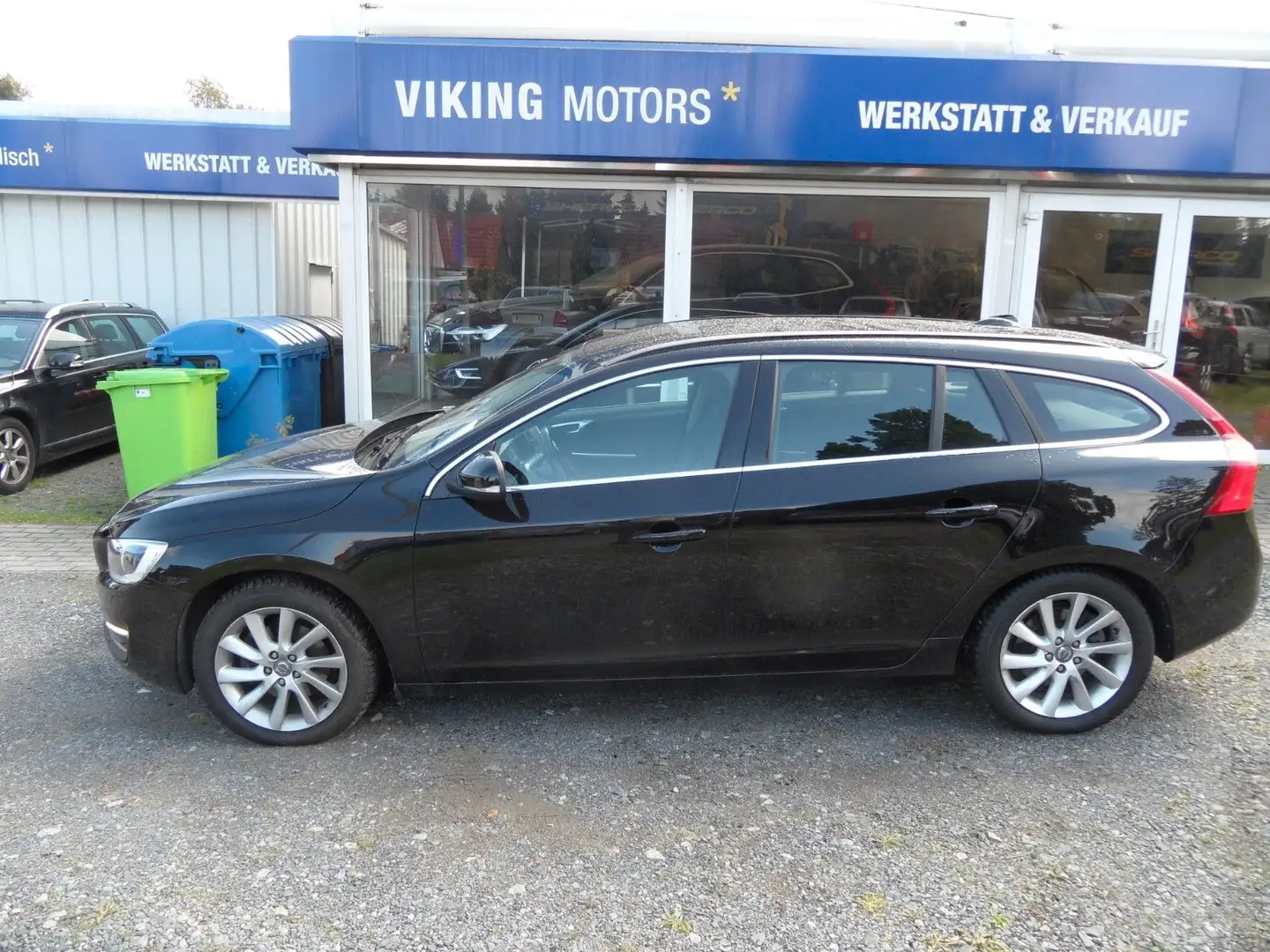 Volvo V60 Kombi Momentum Bi Fuel CNG Schwarz - 2