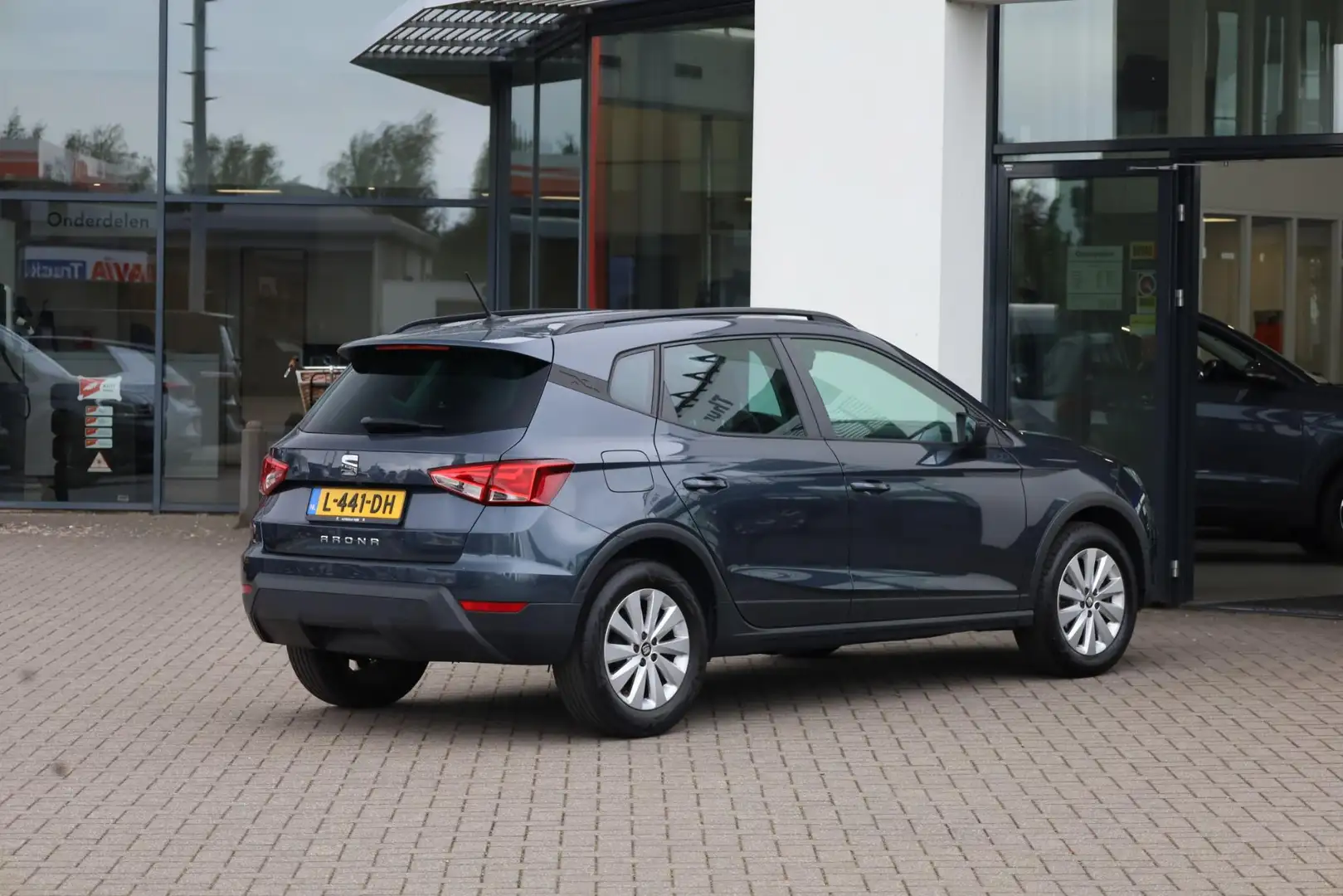 SEAT Arona 1.0 TSI Style Business Intense 95PK / 70kW, NL aut Grijs - 2