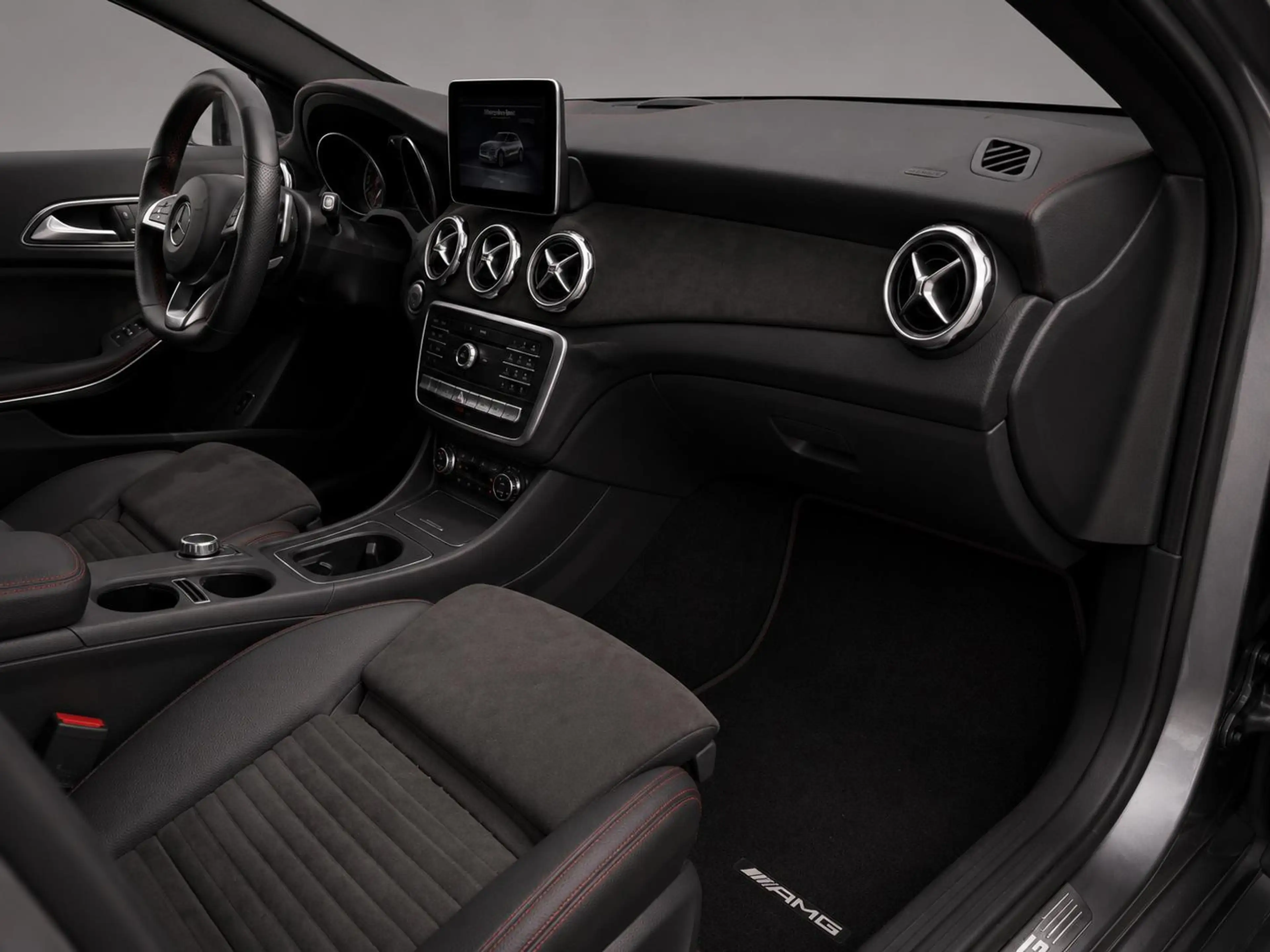 Mercedes-Benz GLA 250 4Matic Premium Plus Pano Harman Kardon Memory Nigh — photo 30