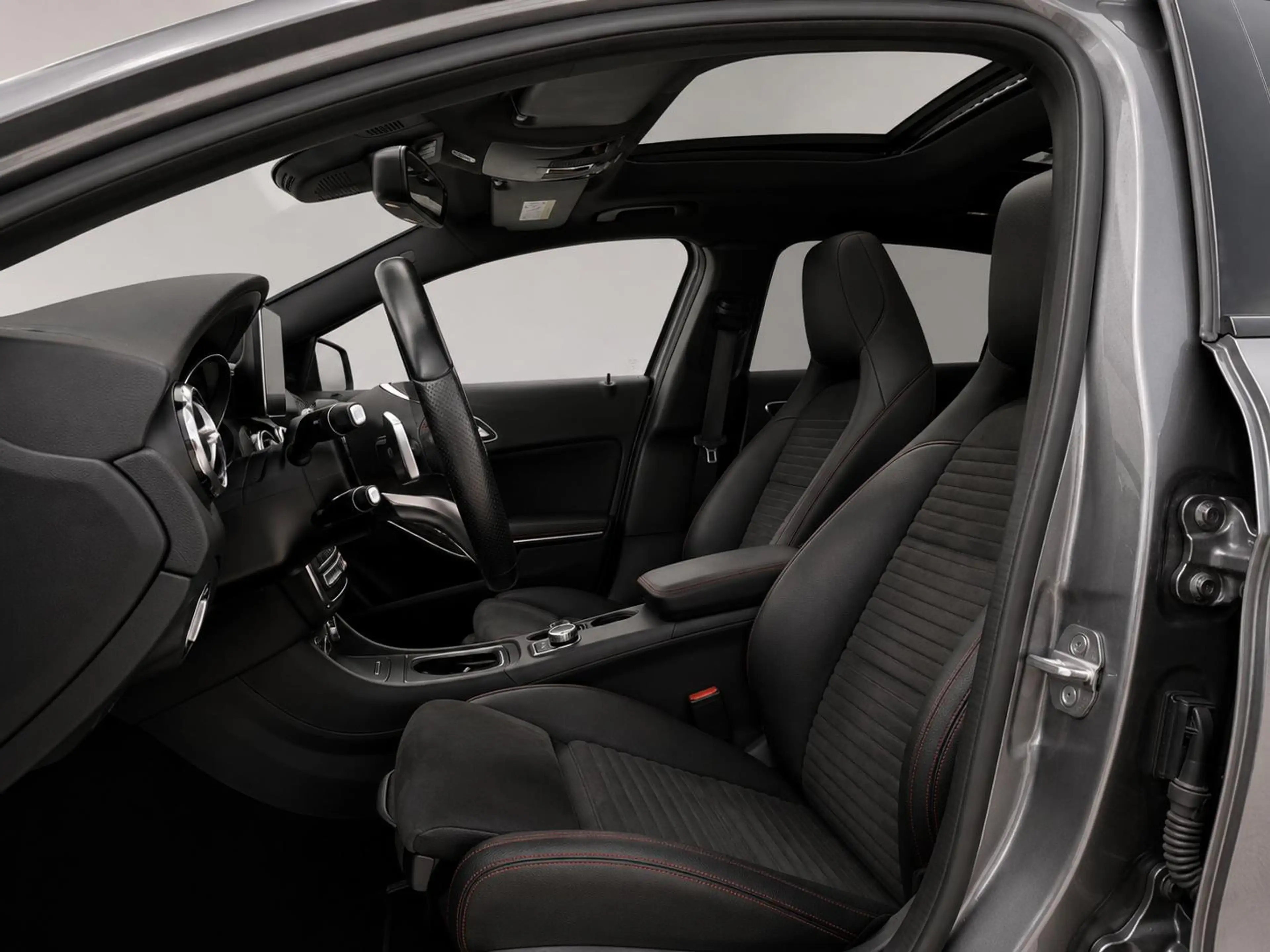 Mercedes-Benz GLA 250 4Matic Premium Plus Pano Harman Kardon Memory Nigh — photo 4