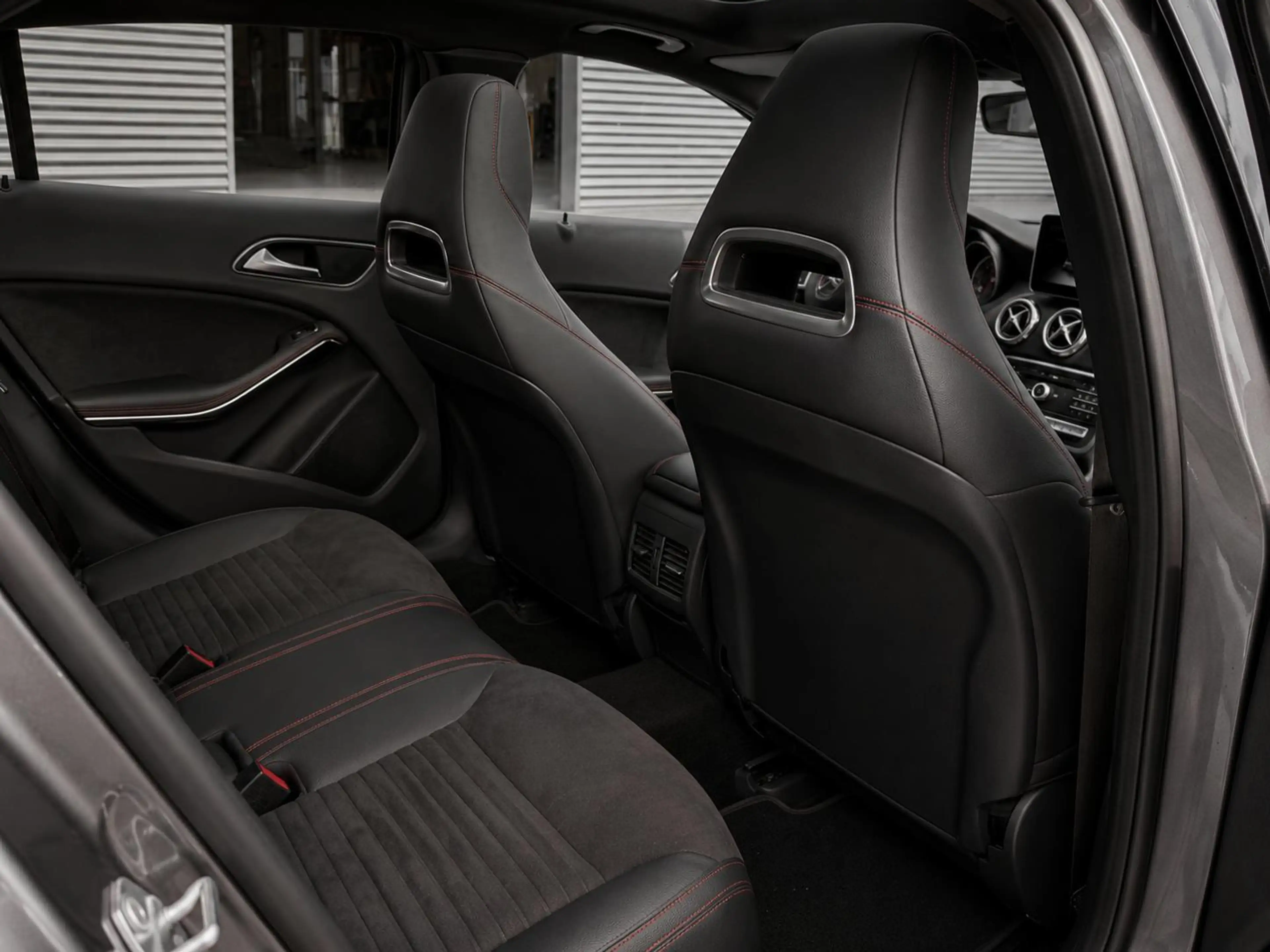 Mercedes-Benz GLA 250 4Matic Premium Plus Pano Harman Kardon Memory Nigh — photo 29