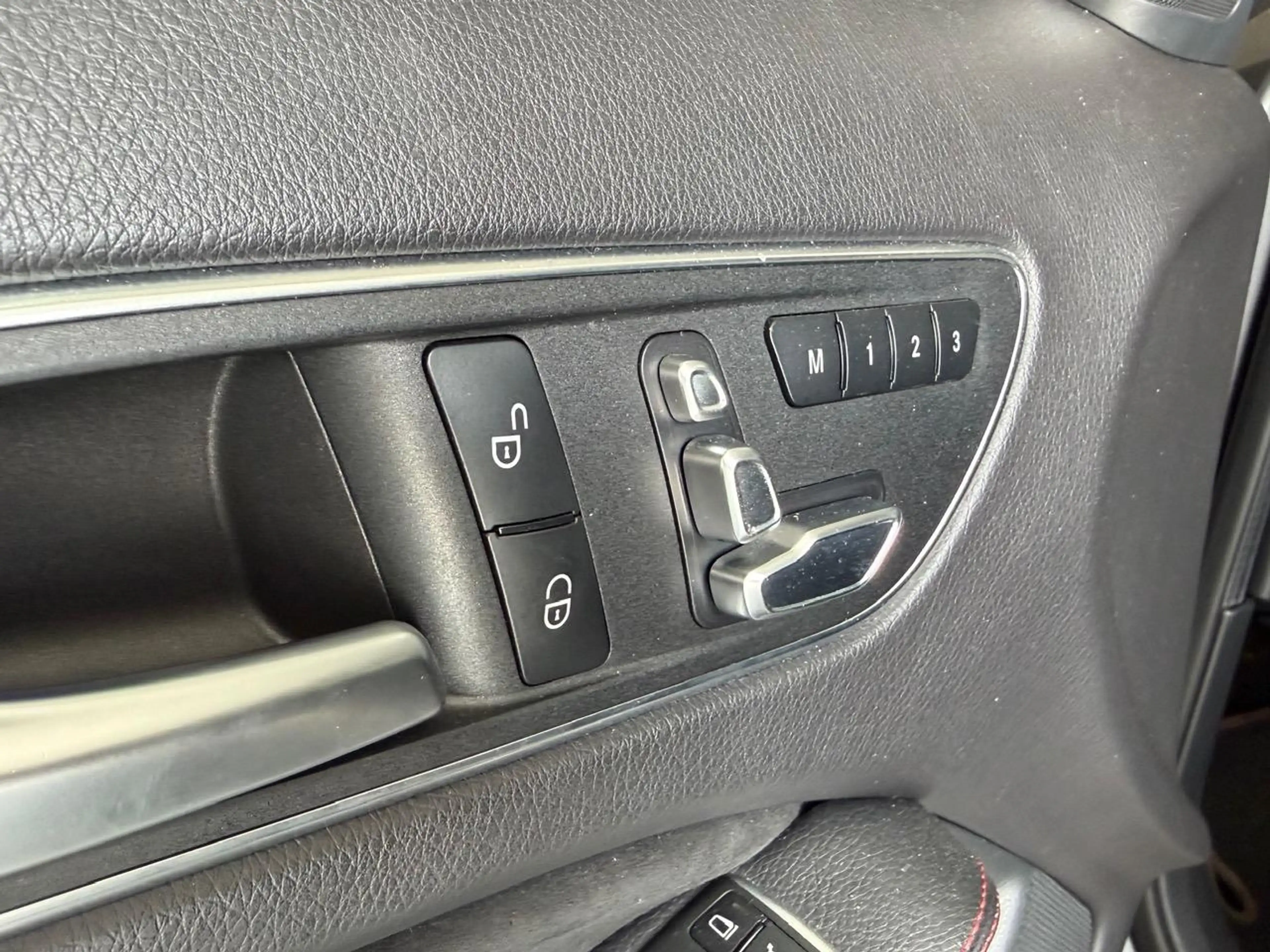 Mercedes-Benz GLA 250 4Matic Premium Plus Pano Harman Kardon Memory Nigh — photo 16