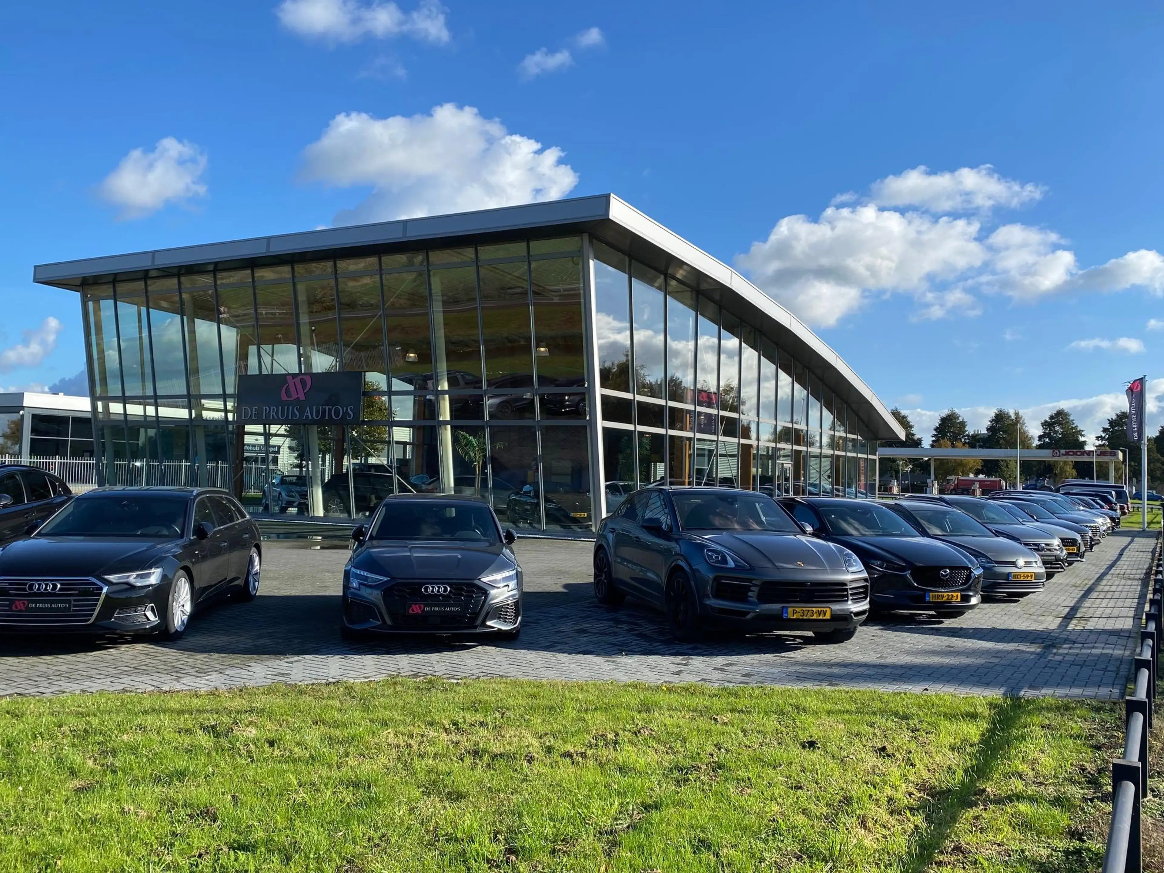 Mercedes-Benz GLA 250 4Matic Premium Plus Pano Harman Kardon Memory Nigh — photo 7
