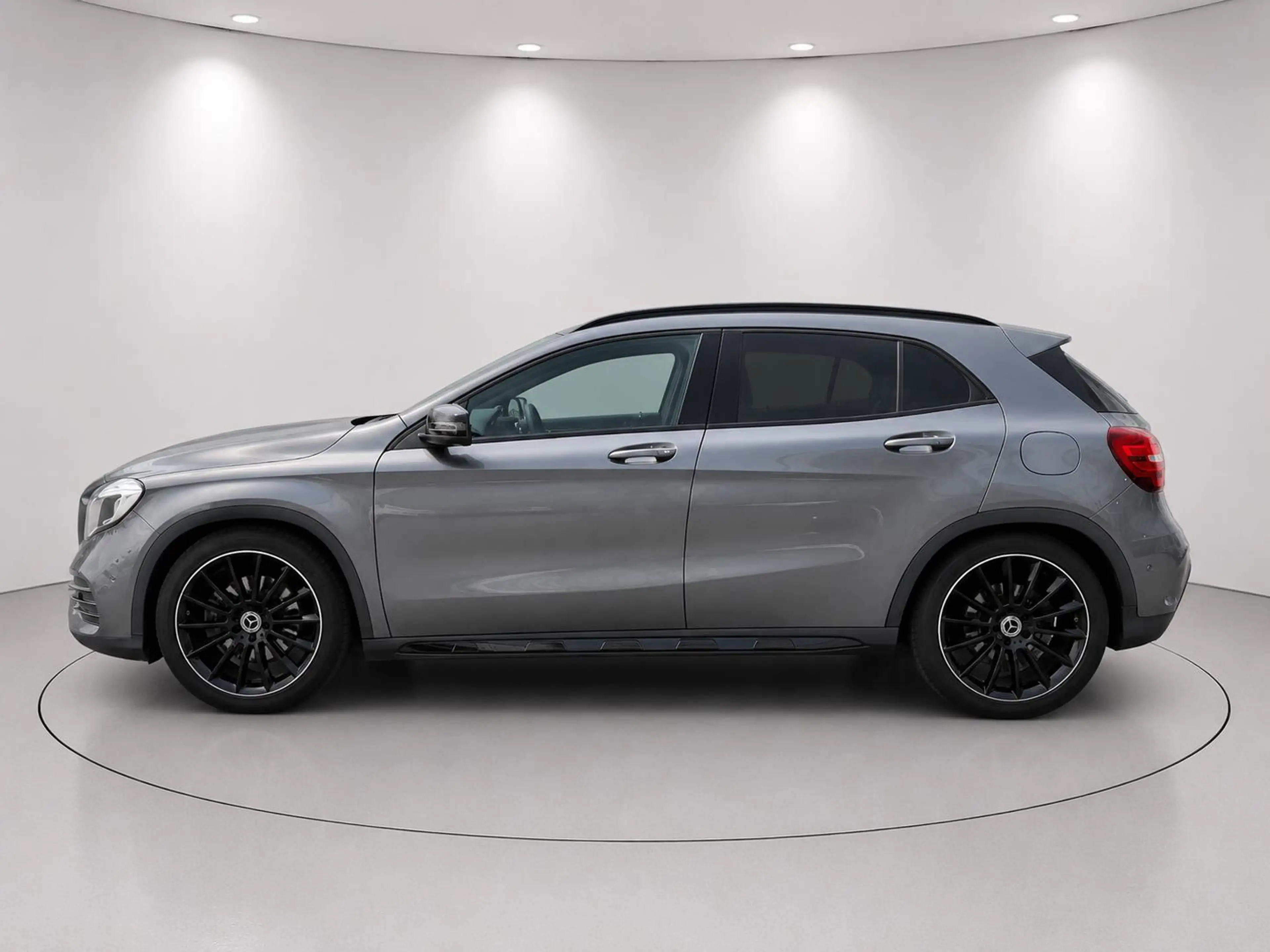 Mercedes-Benz GLA 250 4Matic Premium Plus Pano Harman Kardon Memory Nigh — photo 12