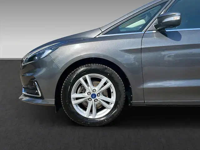 Ford Galaxy view 4