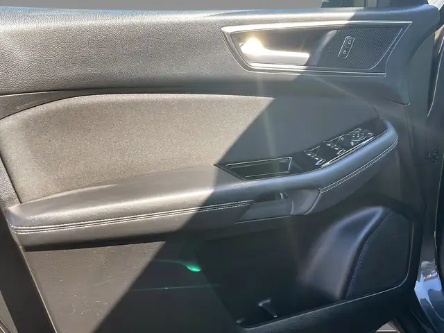 Ford Galaxy view 15