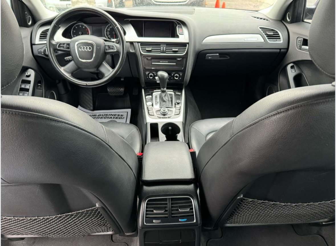 2011 Audi A4 4dr Sdn Auto quattro 2.0T Premium Plus thumb 6