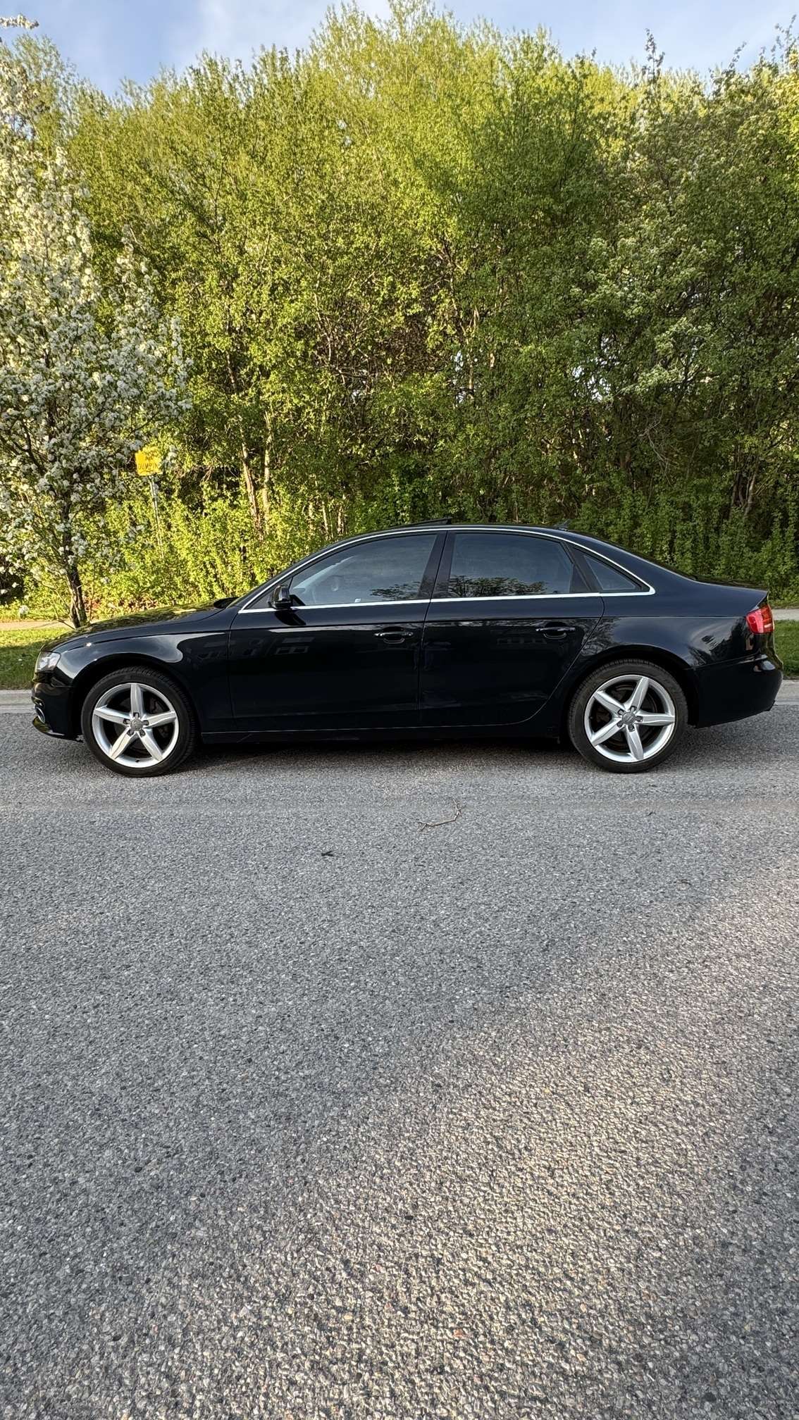 2011 Audi A4 4dr Sdn Auto quattro 2.0T Premium Plus alt 2