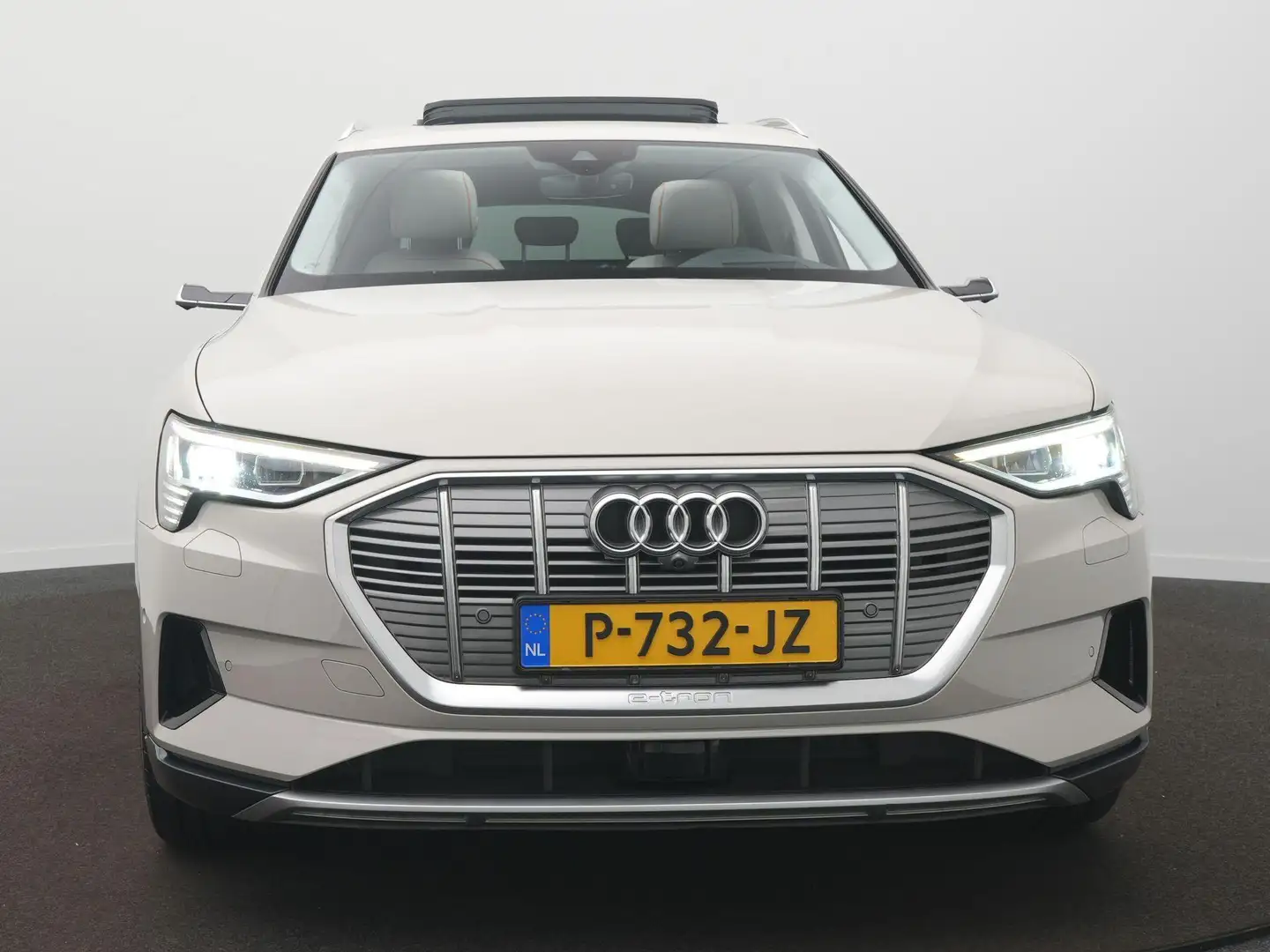 Audi e-tron e-tron 55 quattro advanced Pro Line Plus 95 kWh | Šedá - 2