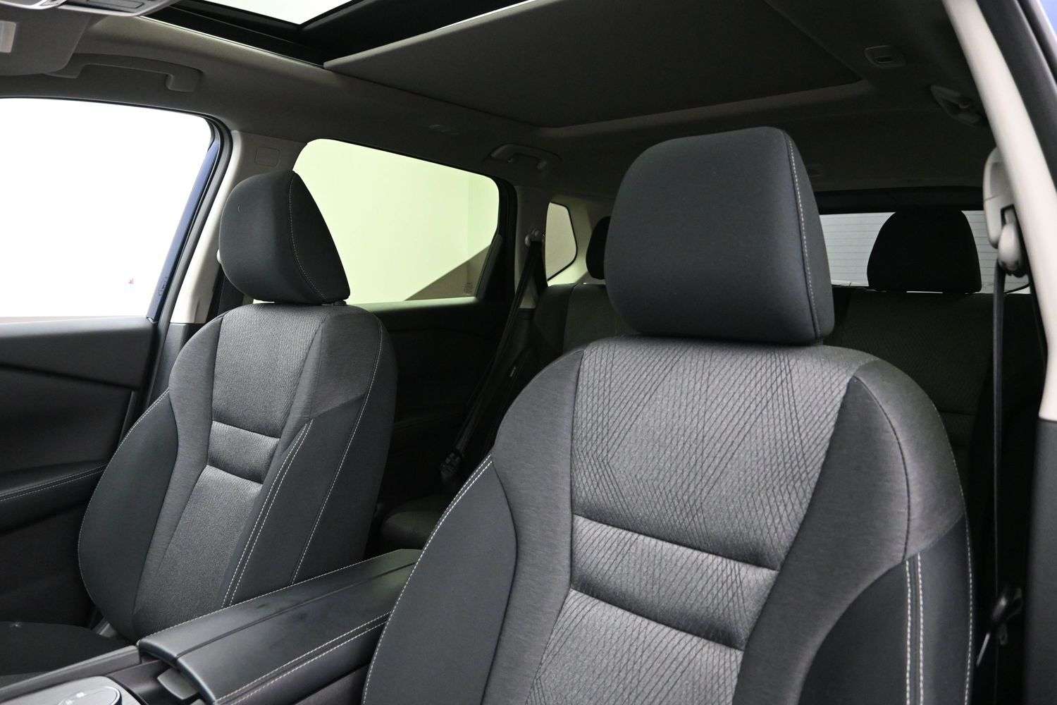 2026 Nissan Rogue One Owner & Fully Certified ****CPO Rates Availabl — снимка 1