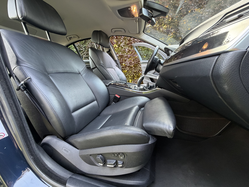 BMW 523 i / Xénon - Cuir - GPS - 100% Belges Carnet — photo 13