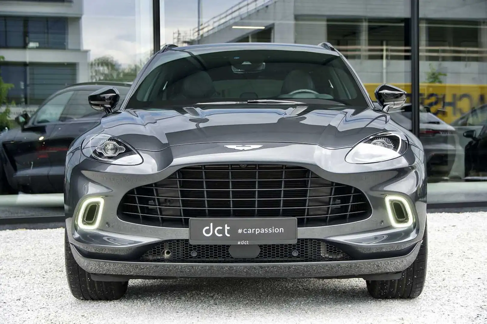 Aston Martin DBX V8 Panorama 22' Keyless Paint to Sample Gris - 2