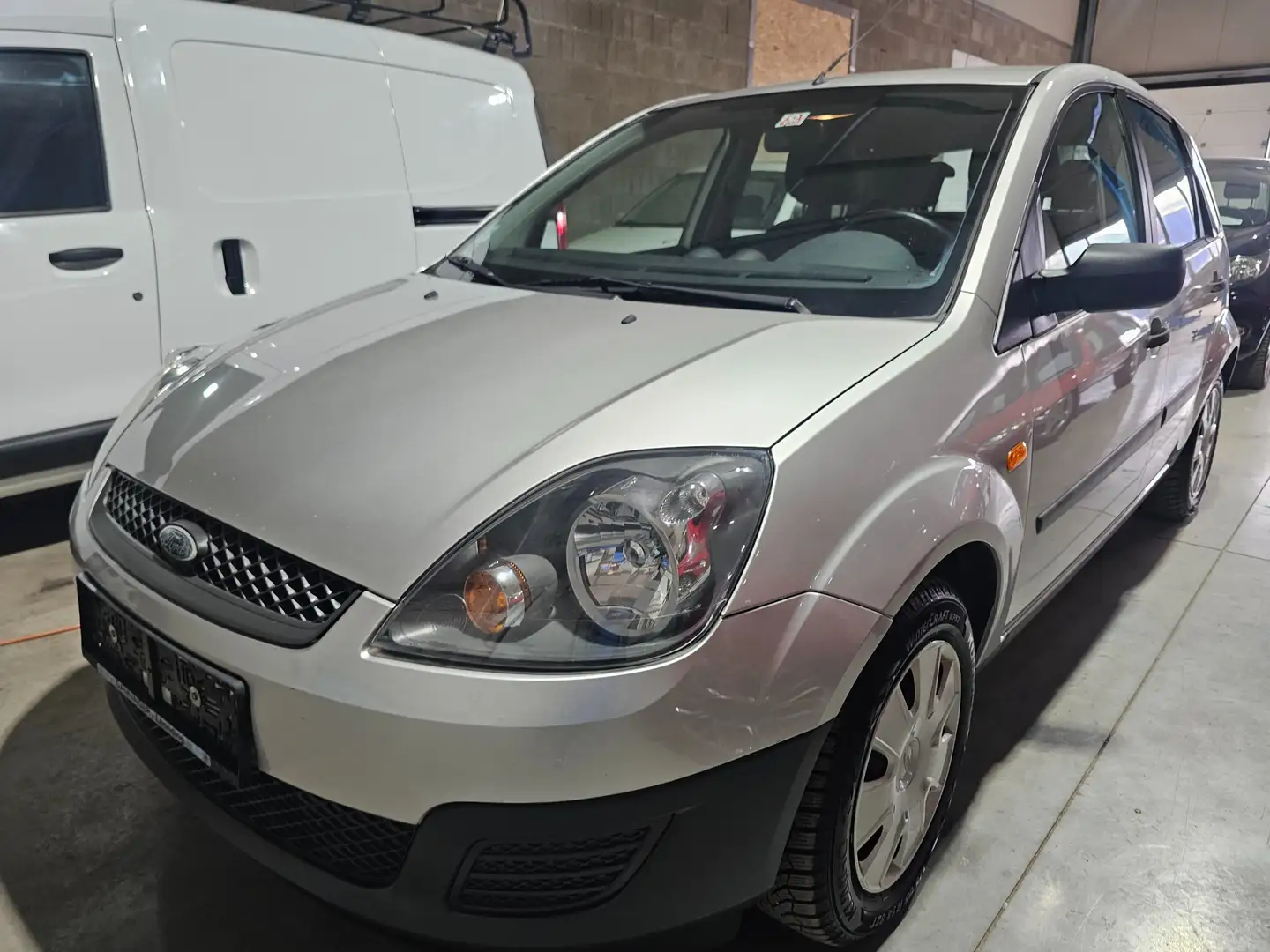 Ford Fiesta Silber - 1