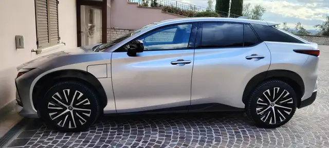 Lexus RZ