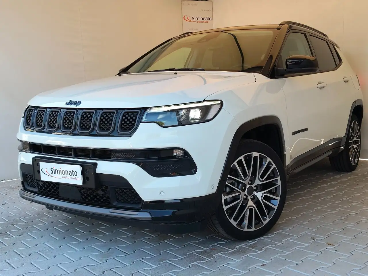 Jeep Compass 1.3 Turbo T4 240 CV PHEV AT6 4xe Summit — photo 1 of 15