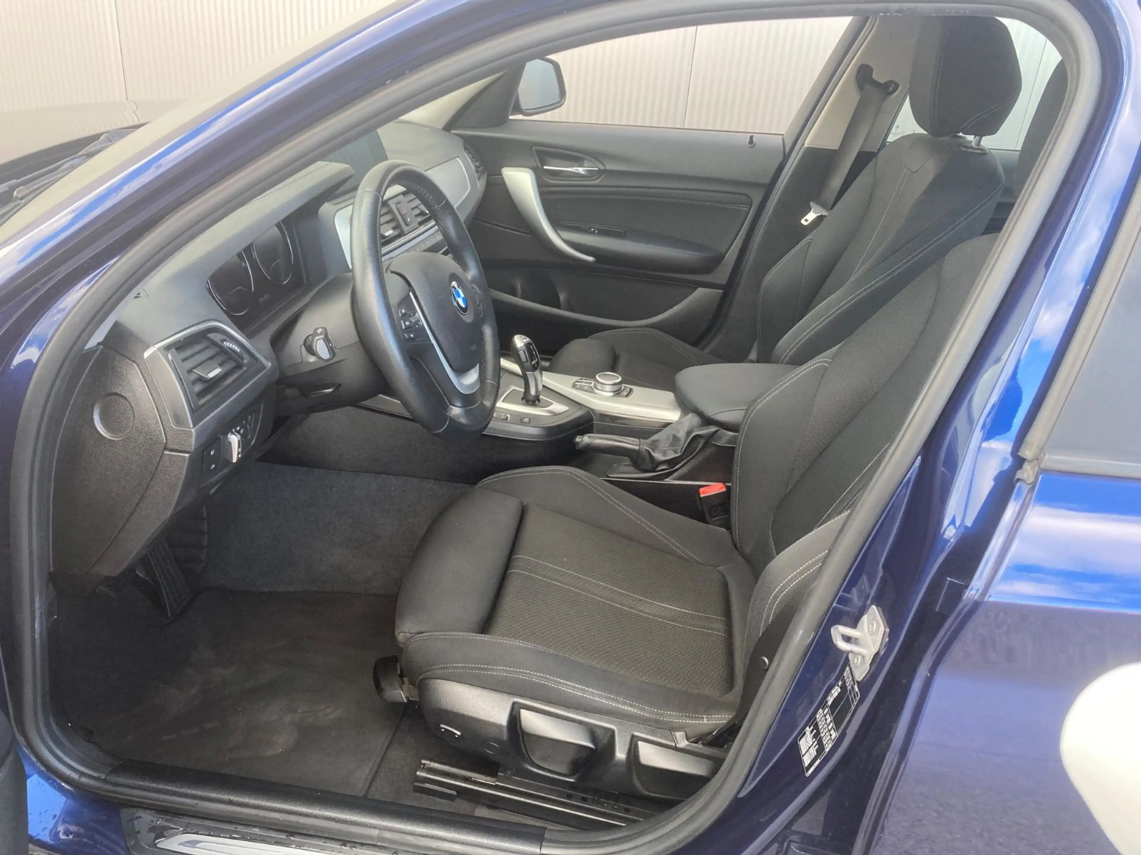 BMW 116 dA Sport Line *LED*Sportsitz*PDC*Navi — photo 10