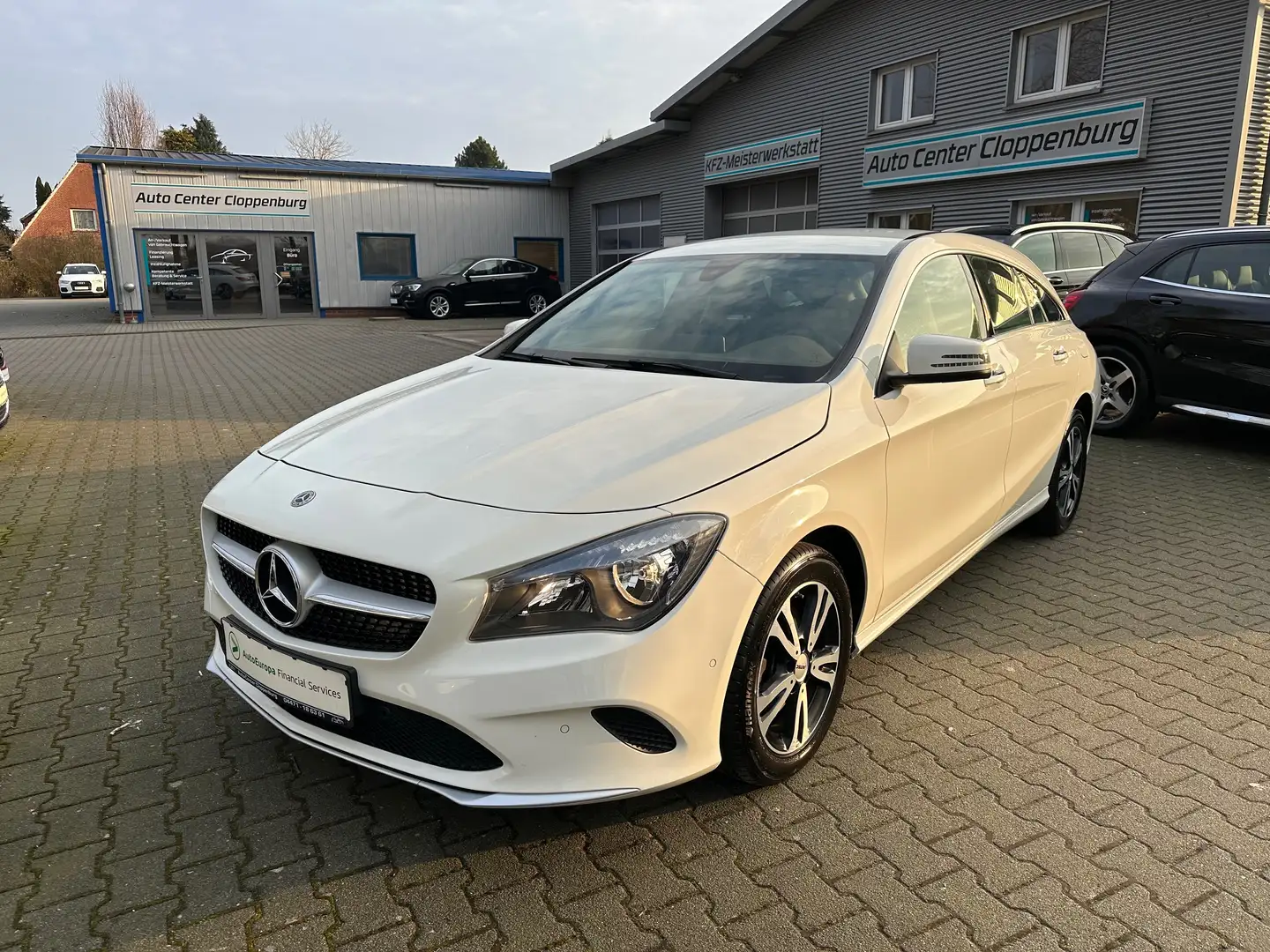 Mercedes-Benz CLA 200 d Automatik Shooting Brake Weiß - 1