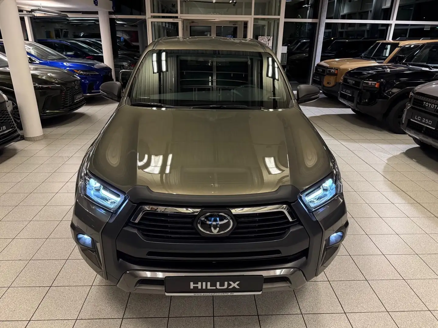 Toyota Hilux DOUBLE CAB INVINCIBLE-MILD HYB.- JBL -48.790,- Braun - 2