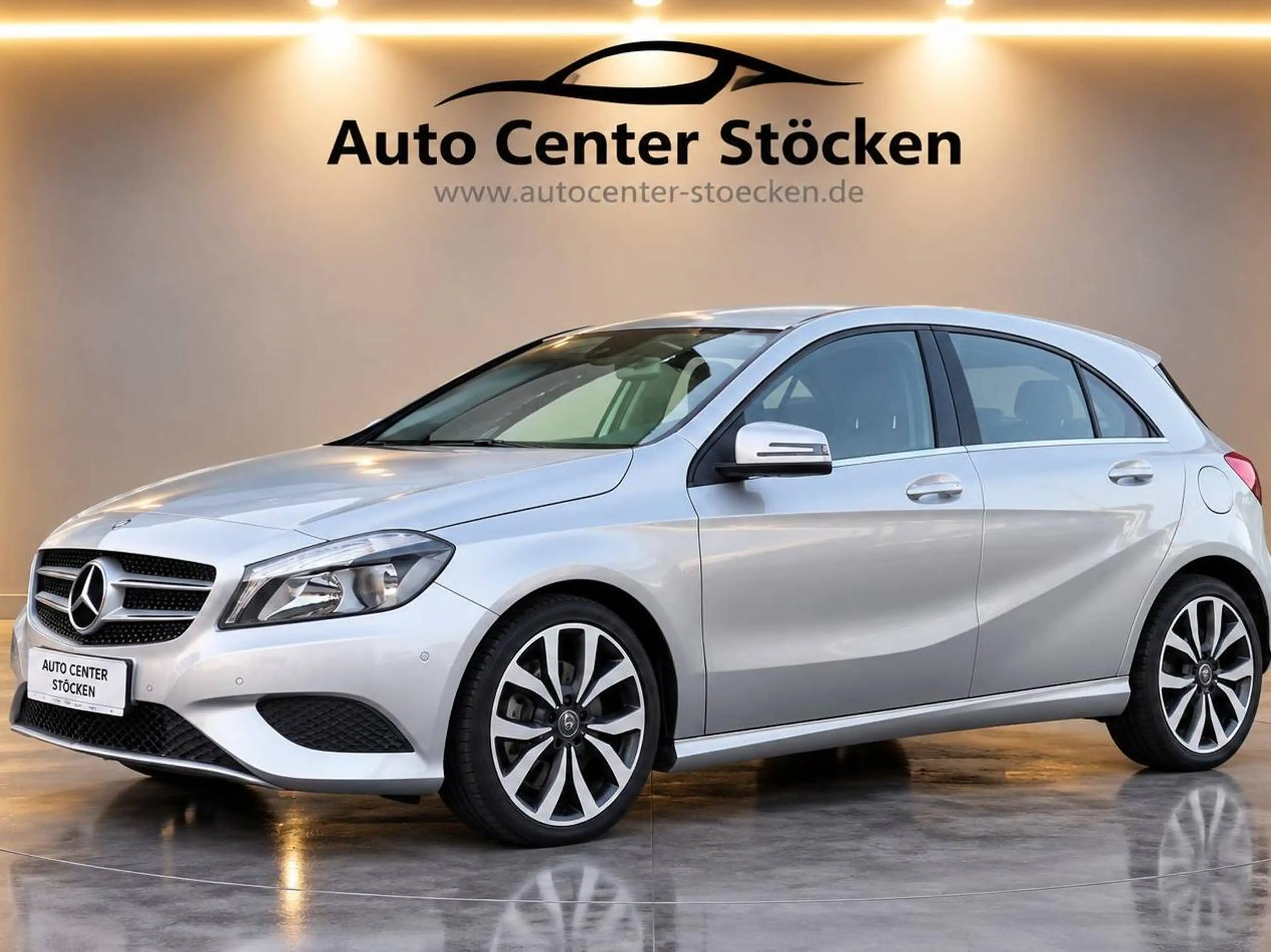 Mercedes-Benz A 180 A 180 BlueEfficiency (176.042) KLIMA / NAVI / SITZHEIZUNG / PDC / ALU / FINANZIERUNG / GARANTIE /