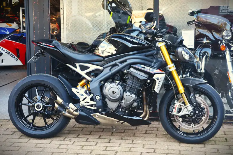 Triumph Speed Triple 1200 RS - foto 2