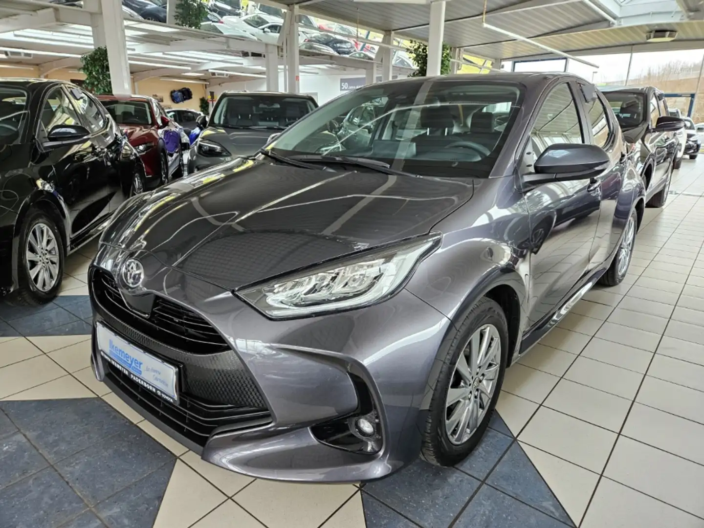Toyota Yaris 1.5 Team DK HUD Sitzheizung Lenkradheizung Klimaau Grau - 1