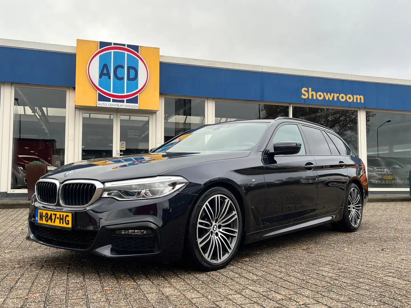BMW 520 5-serie Touring 520i High Executive M-Sport | M-Pa Zwart - 1