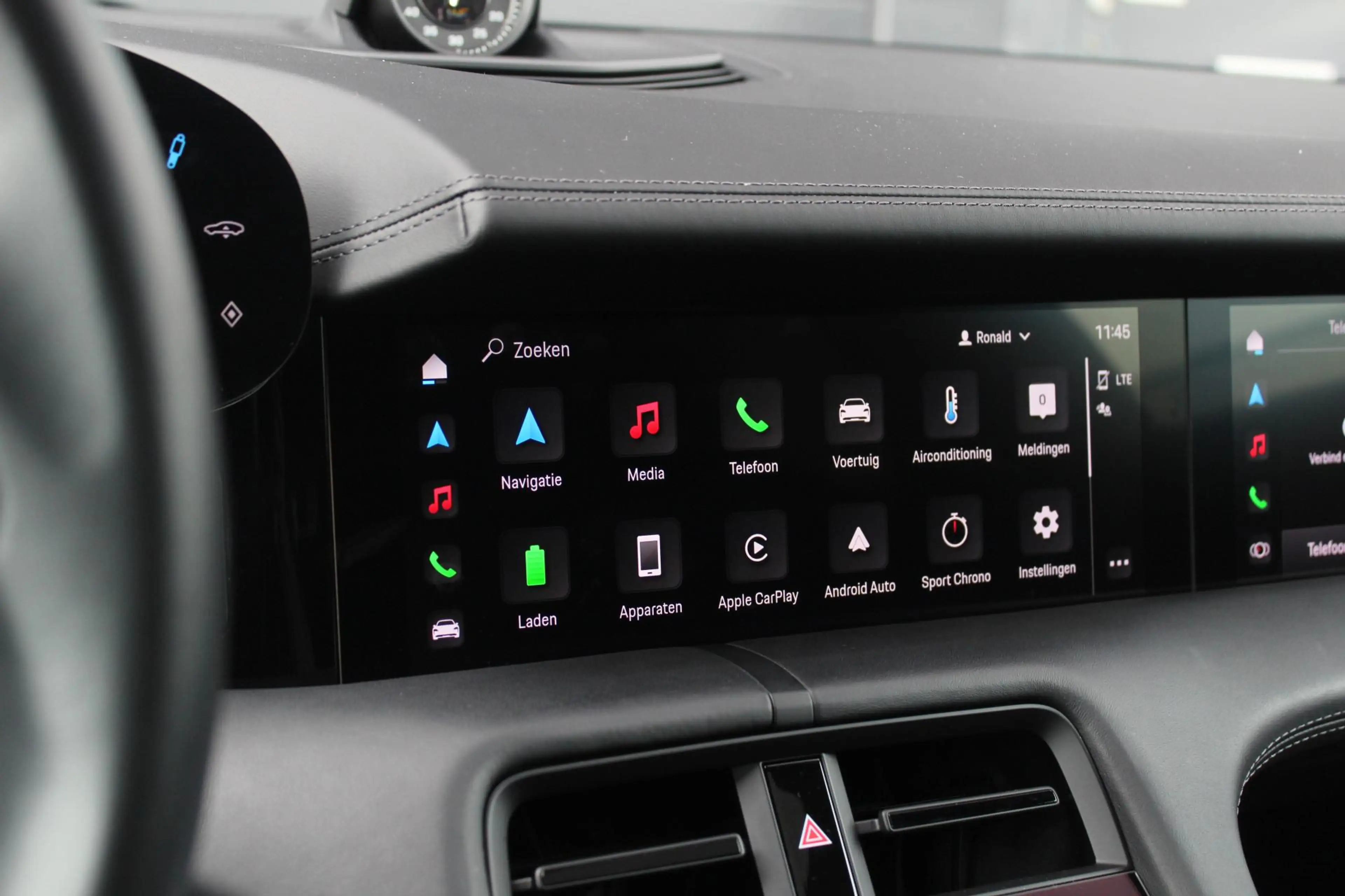 Porsche Taycan Sport Turismo Turbo 93 kWh | Passenger Displ. | Sp — photo 32
