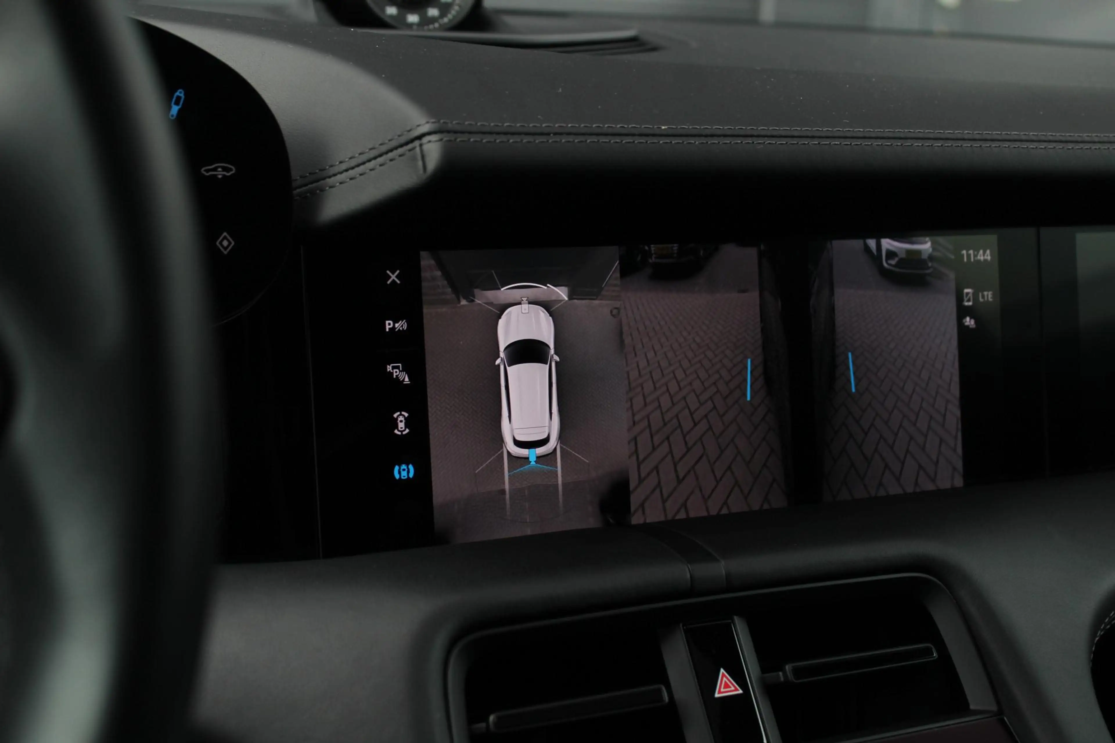 Porsche Taycan Sport Turismo Turbo 93 kWh | Passenger Displ. | Sp — photo 31