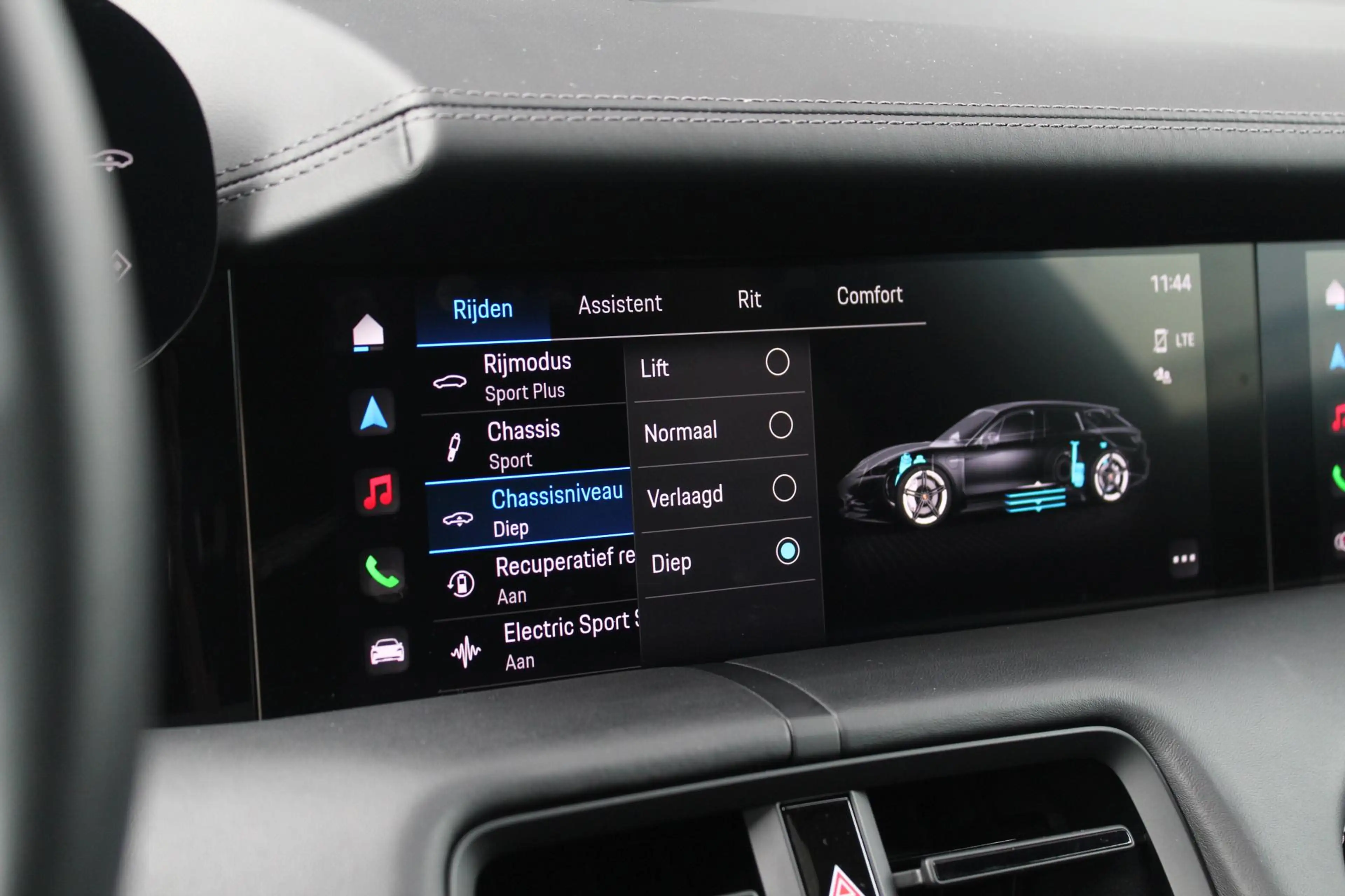 Porsche Taycan Sport Turismo Turbo 93 kWh | Passenger Displ. | Sp — photo 29