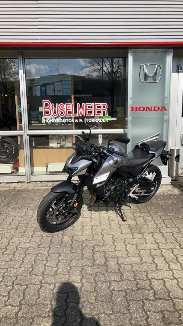 Honda Hornet CB 750 - 2025 Stříbrná - 1